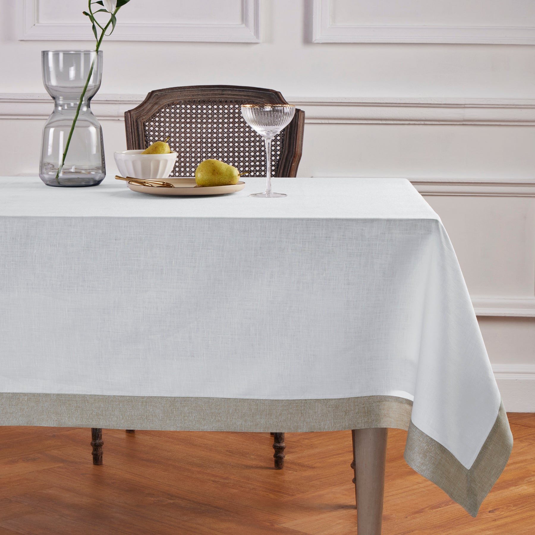 Festive Edge Tablecloth - Elegant Holiday Dining Decor for Christmas, Thanksgiving & Parties - Waterproof & Wrinkle-Resistant