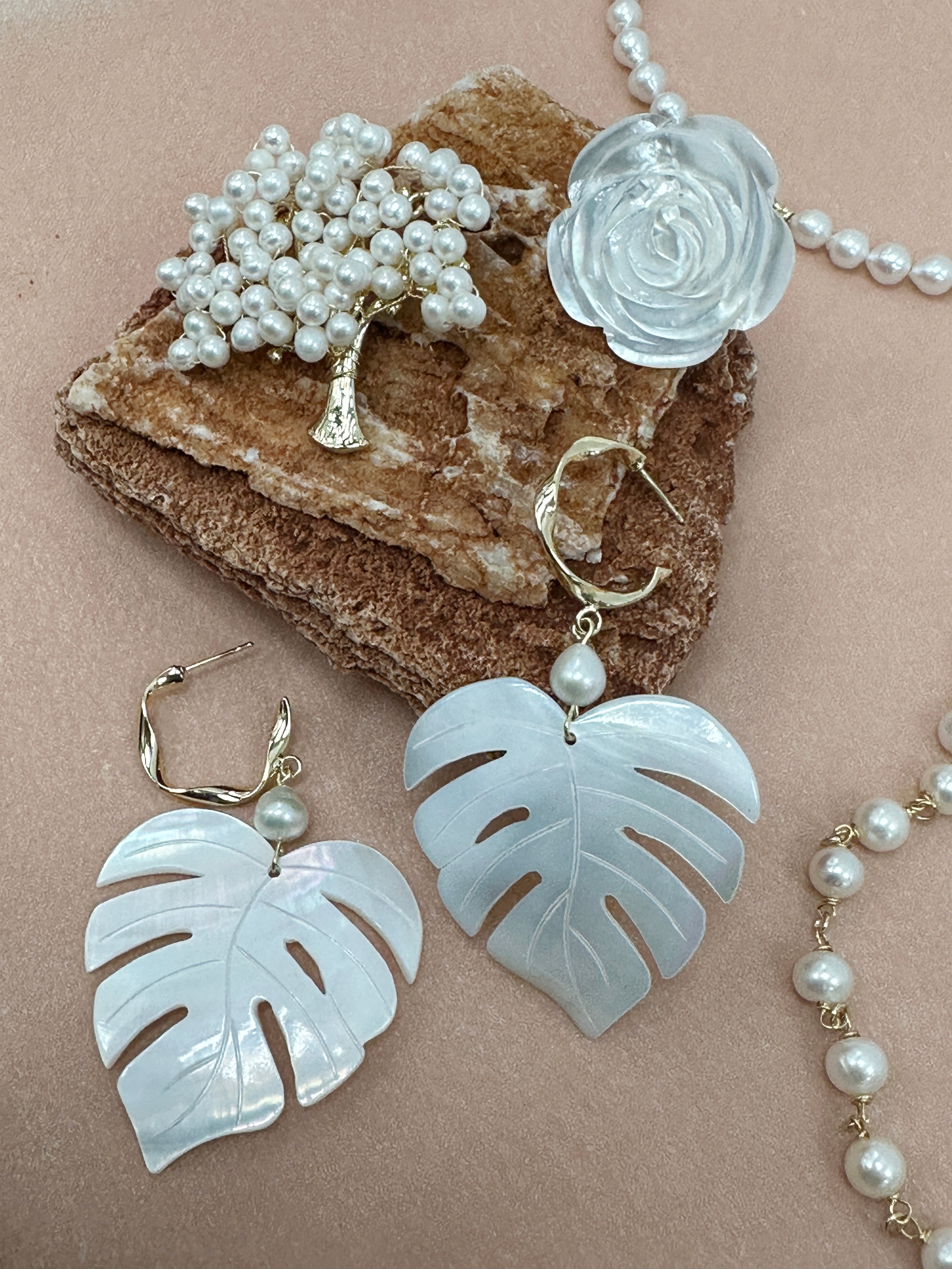 Chunky Pearls Leaves Shaped Shell Earrings LE038 - Elegant Boho Jewelry for Women, Perfect for Beach Weddings & Summer Parties