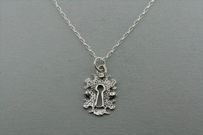Elegant Keyhole Pendant Necklace with 50cm Oval Link Chain - Perfect for Women's Fashion, Gift Giving & Special Occasions