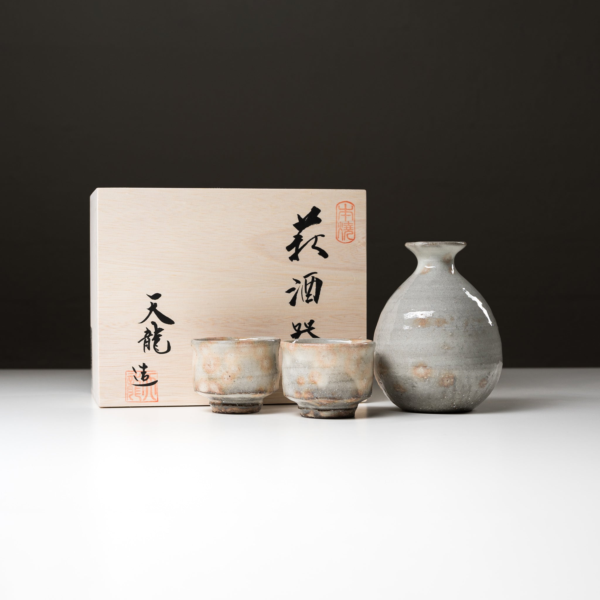 Premium Tenryu Kiln Hagi Ware Japanese Sake Set with Handcrafted Wooden Box - Authentic Ohonte Ceramic Sake Cups & Decanter for Traditional Japanese Dining, Gift Giving & Sake Tasting Experiences