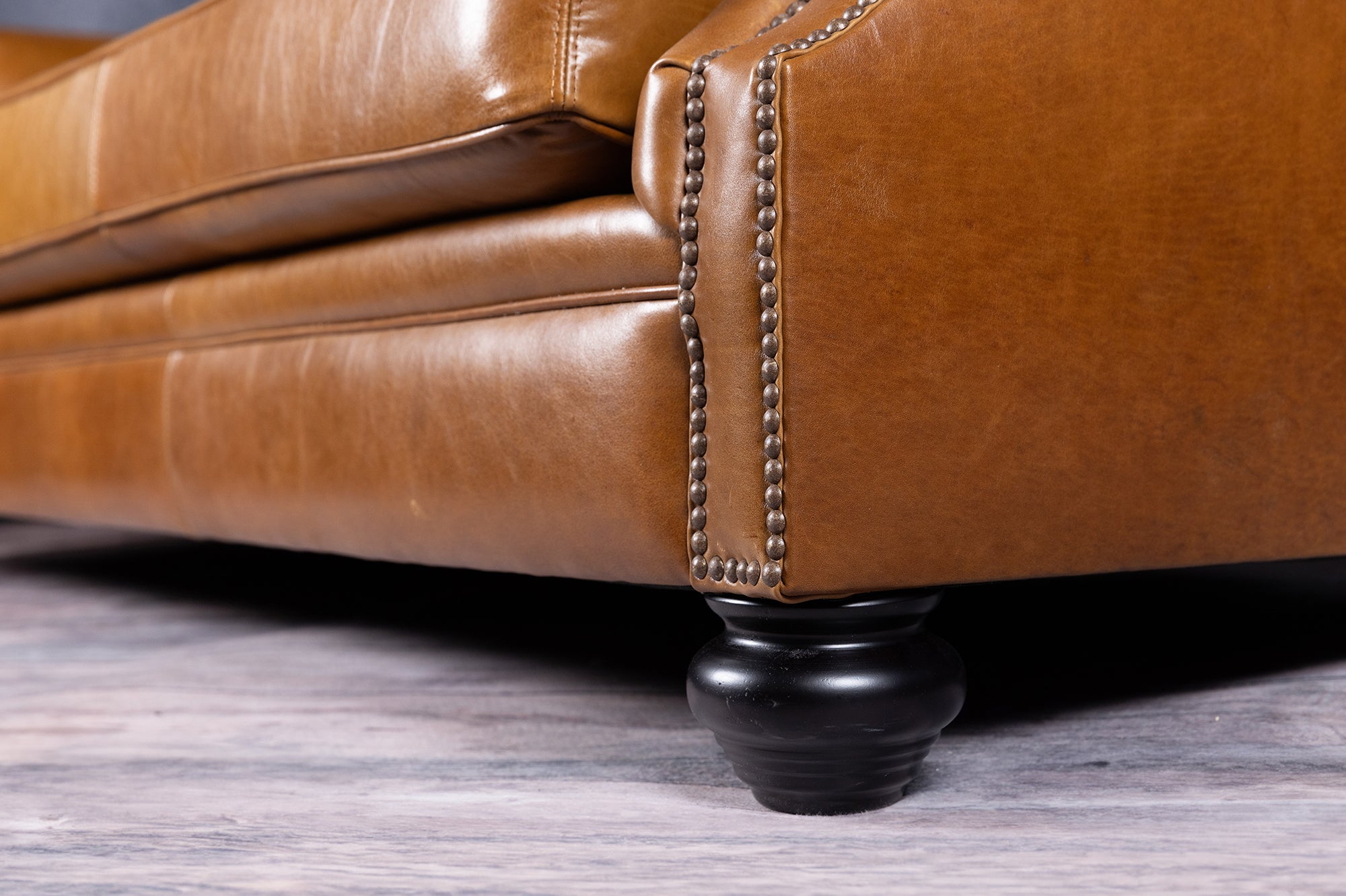Premium Genuine Leather Sofa for Writers - Comfortable Home Office & Study Room Furniture for Relaxing & Reading