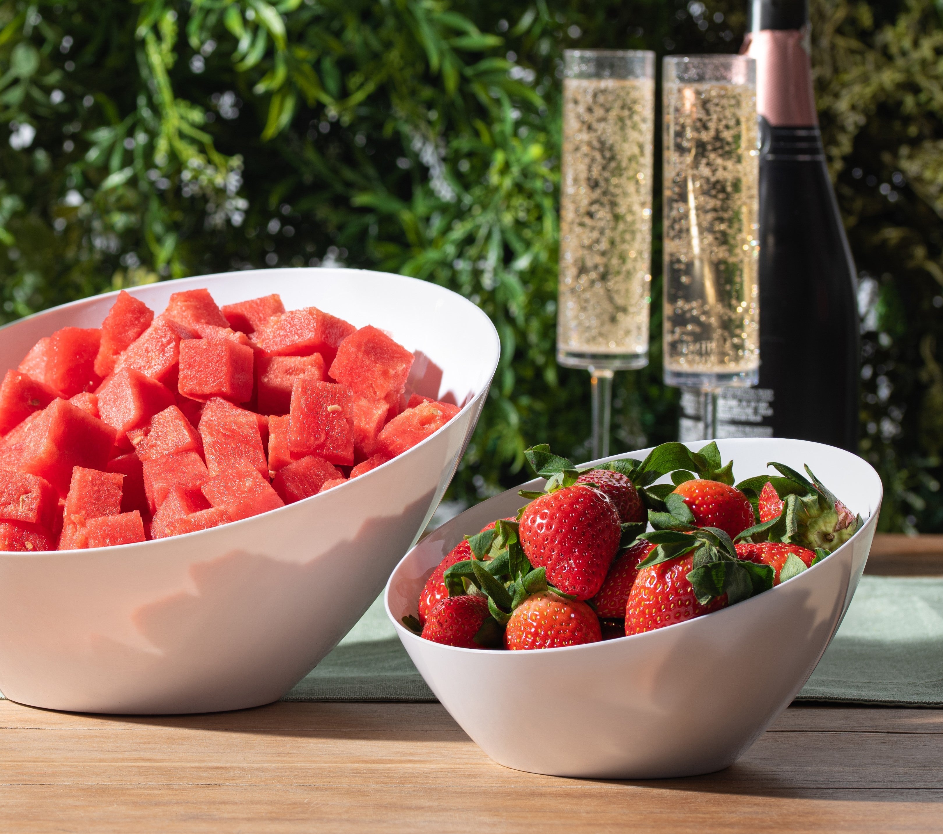 5-Pack White Angled Plastic Serving Bowls - Durable & Stylish Salad, Snack, Dessert Bowls for Parties, Picnics & Home Dining