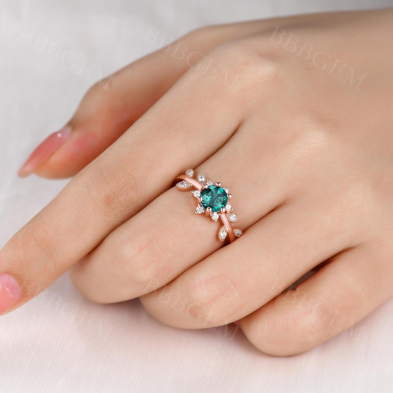 Emerald Leaf Engagement Ring for Women - 14K Gold Green Gemstone Wedding Band, Anniversary Gift for Her - Perfect for Proposals, Bridal Jewelry & Special Occasions