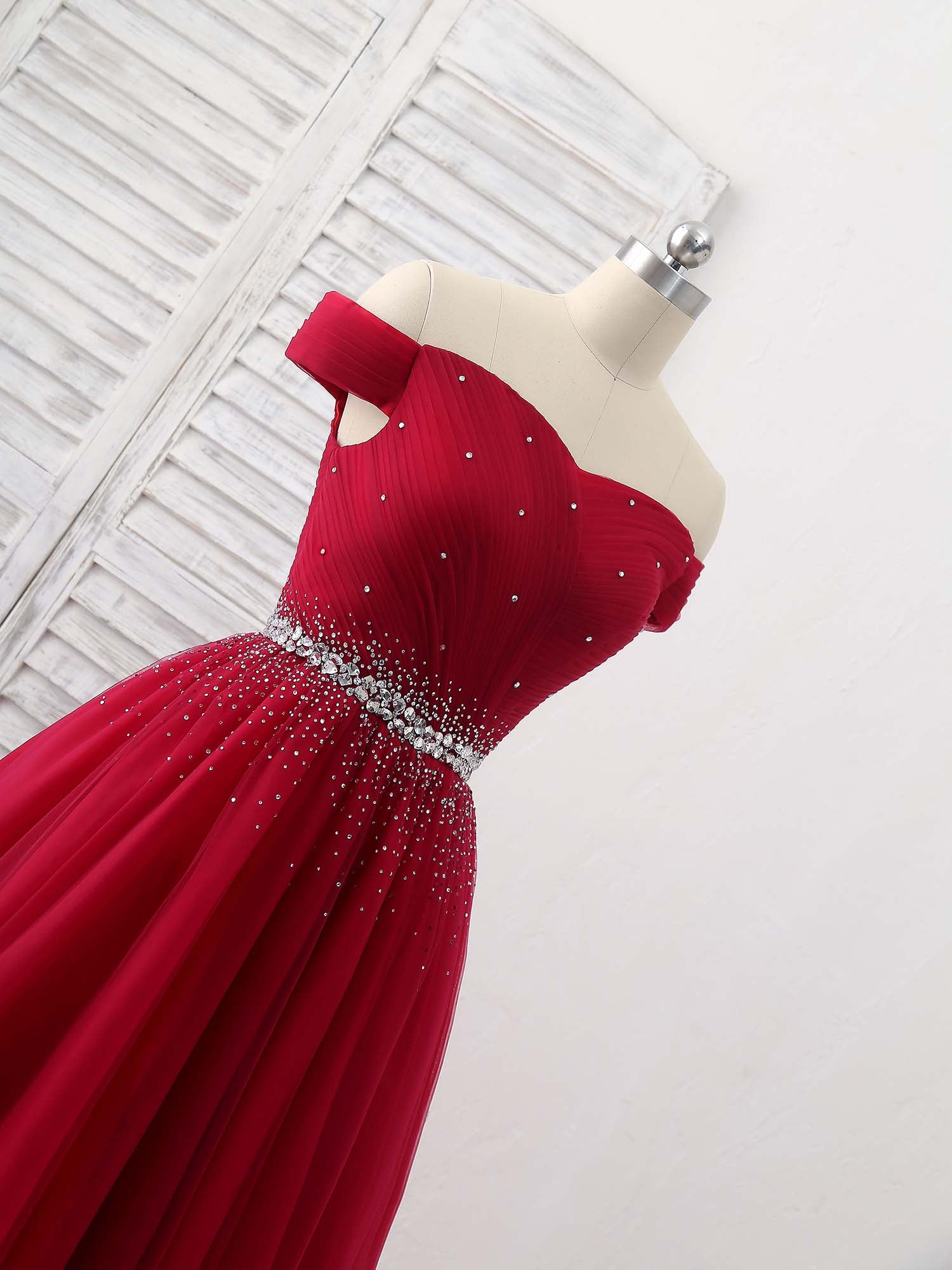 Elegant Burgundy Tulle Sweetheart Neckline Long Prom Dress for Women - Formal Evening Gown for Homecoming, Wedding Guest, and Special Occasions