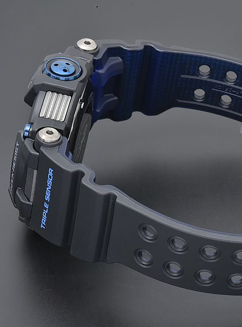 CASIO G-Shock Master of G Frogman GWF-D1000B-1JF Digital Dive Watch with Depth Sensor - Made in Japan - Waterproof 200M - Solar Powered - For Scuba Diving, Snorkeling & Extreme Sports