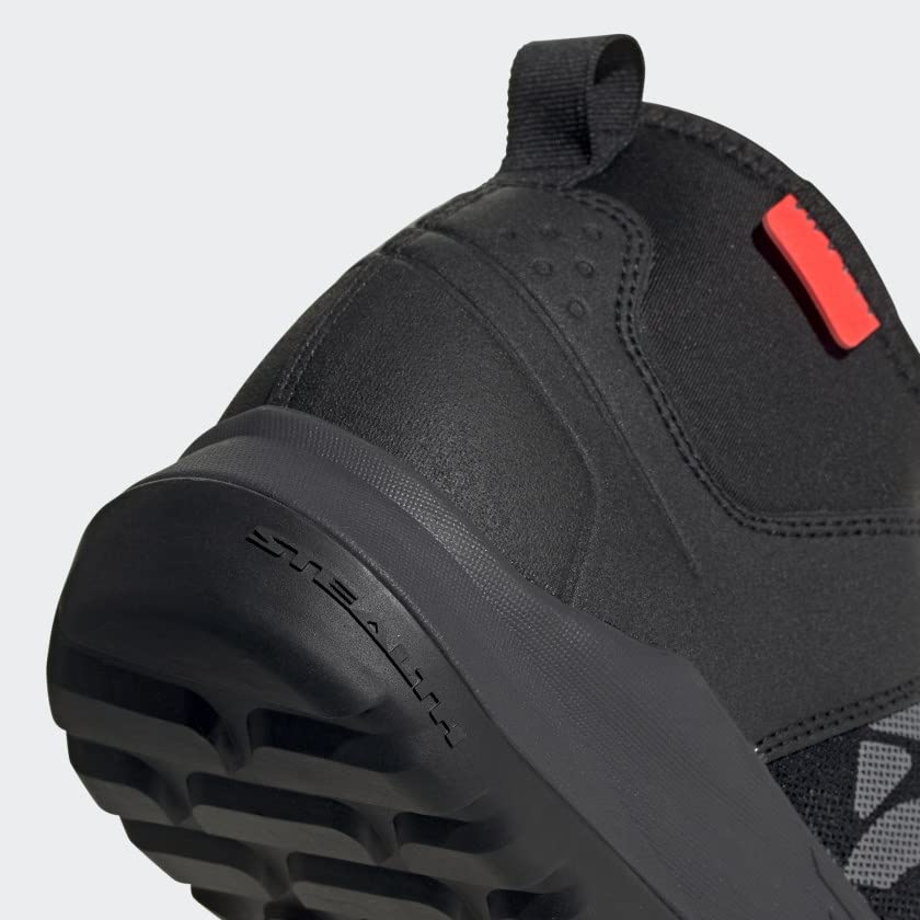 **Adidas Men's 5.10 Trailcross XT Lace-Up Sneakers - Black | Hiking & Outdoor Casual Shoes for Men**    **使用场景:** Perfect for hiking, trail running, and everyday casual wear.