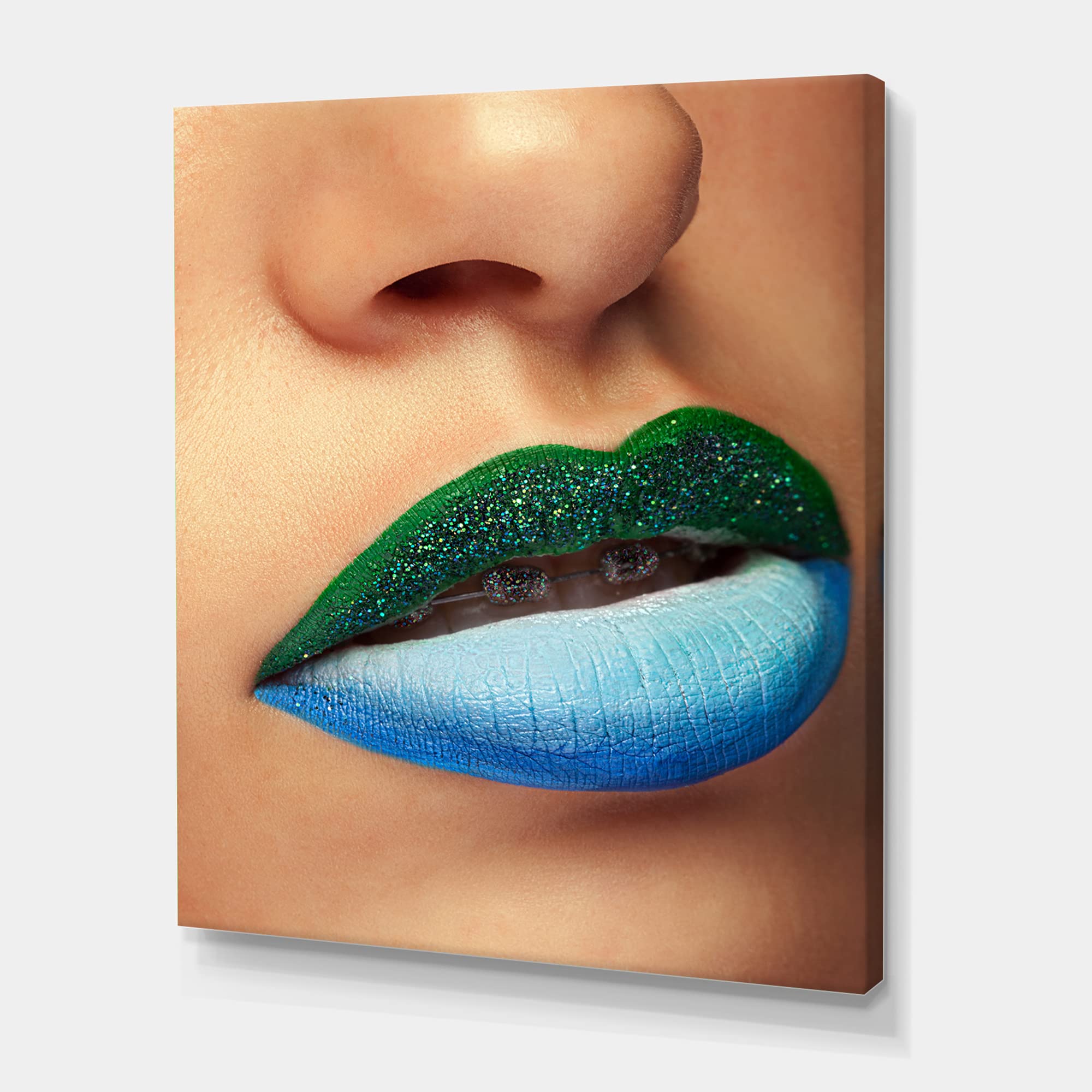DesignQ Modern Canvas Wall Art - Close Up Lips Fashion Makeup & Brackets - Perfect for Living Room, Bedroom & Office Decor
