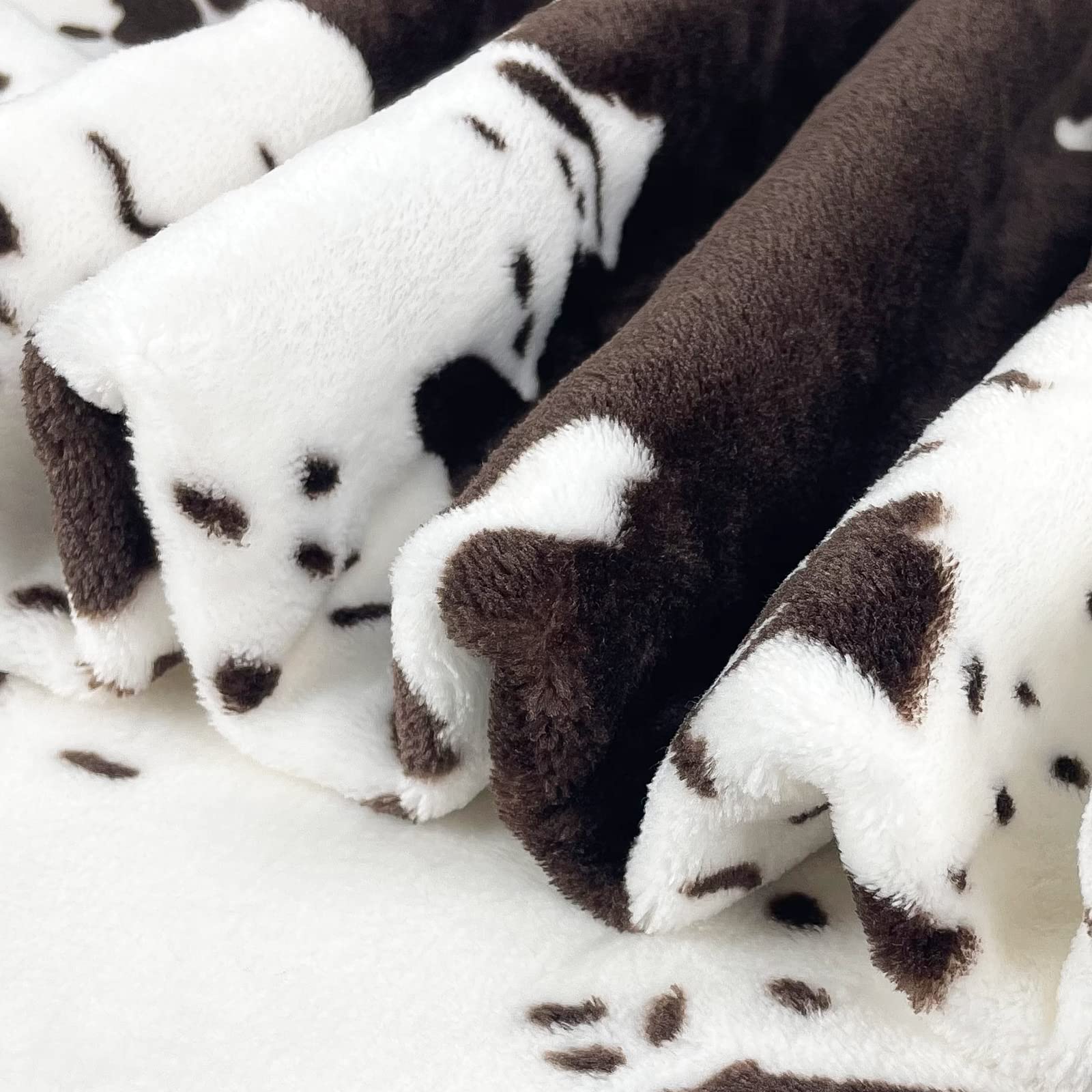 Soft & Warm Cow Print Fleece Blanket - Twin Size 60x80 Inch Cozy Flannel Throw for Bed, Couch & Sofa | Lightweight Fuzzy Blanket Gift for Valentine's Day, Mother's Day & Father's Day | Perfect for Home Decor, Snuggling & Winter Warmth