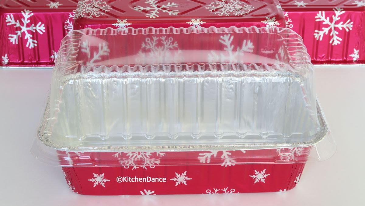 Premium 2 lb. Aluminum Foil Loaf Pans with Dome Lids - Heavy Duty Disposable Baking Tins for Holiday Cooking, Bread Making & Meal Prep (Pack of 25) - Ideal for Christmas Baking, Thanksgiving Dinner & Party Food Preparation