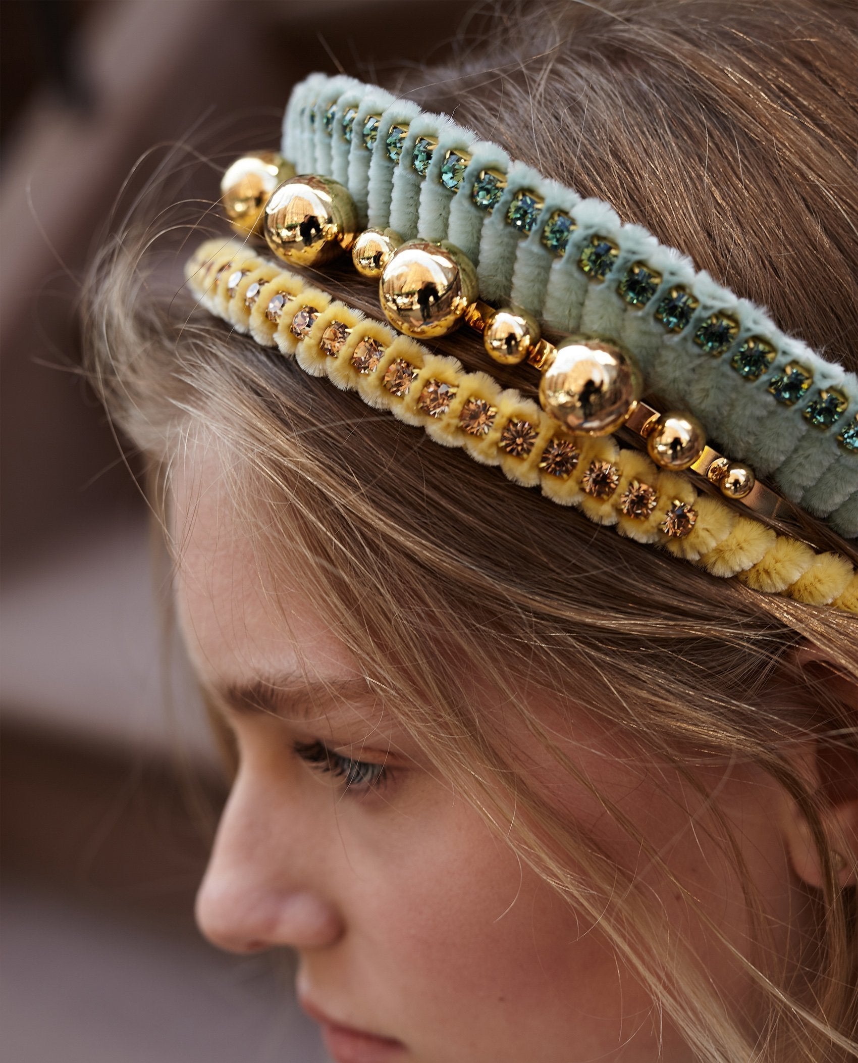 Stylish Metal Headband for Women - Fashionable Hair Accessory for Parties, Weddings & Everyday Wear