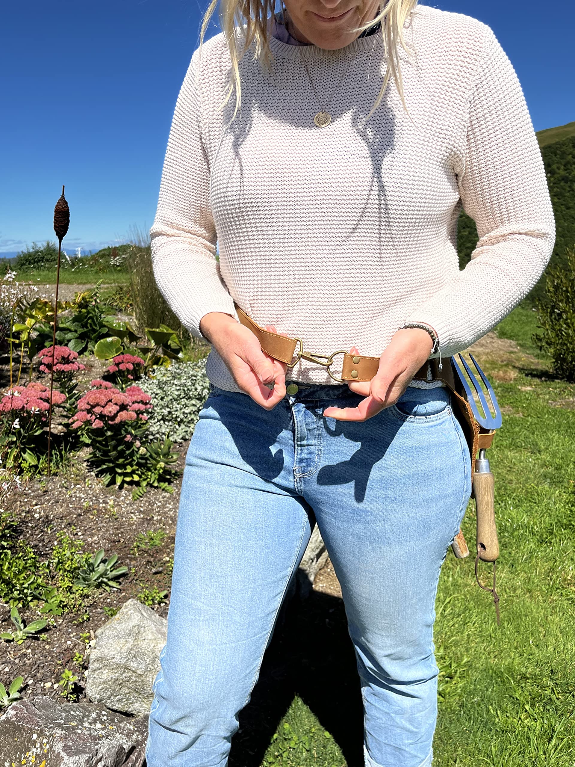 Rubys Collection™ Leather Garden Tool Belt - Adjustable Waist Strap with Multiple Pockets for Gardening, Florist Work & Outdoor Activities - Durable Leather Utility Belt for Women & Men - Perfect for Planting, Landscaping & DIY Projects
