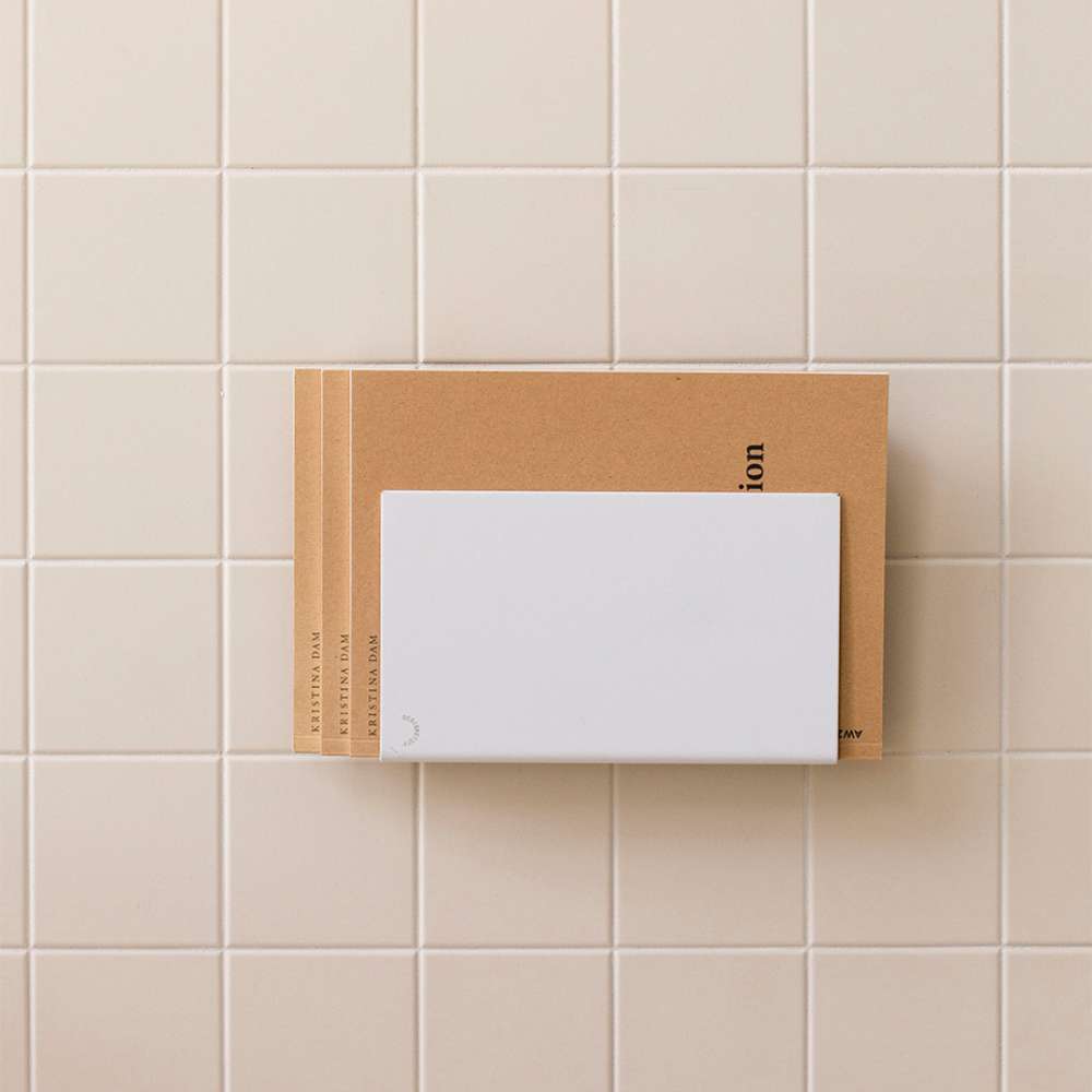 DESIGNSTUFF White Wall Mounted Magazine Holder - Organize Magazines, Books & Mail - Perfect for Living Room, Office & Bedroom Storage