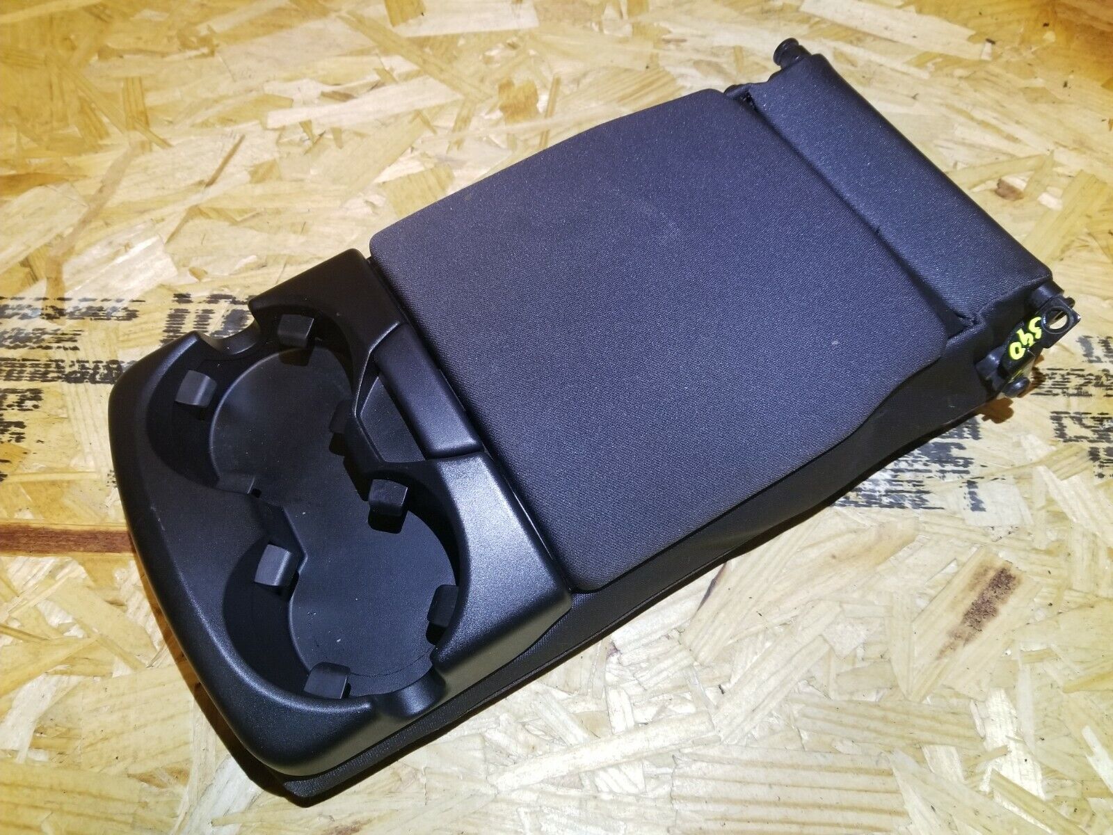 2005-2007 Volvo S40 Rear Seat Armrest with Cup Holder - OEM Replacement Part for Comfort & Convenience - Perfect for Road Trips & Family Travel