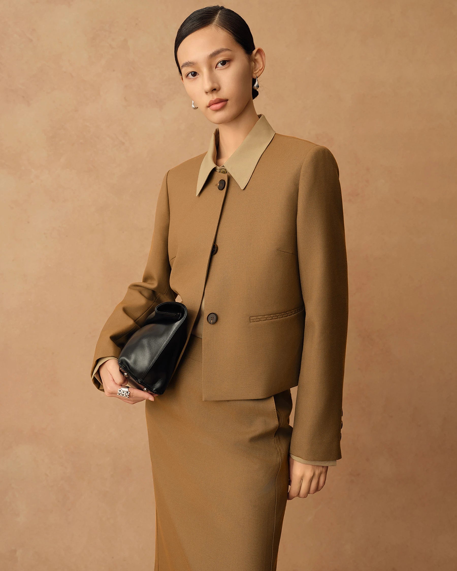 Women's Wool Fitted Blazer - Slim Fit Tailored Jacket for Office & Business Attire | Professional Workwear & Formal Occasions