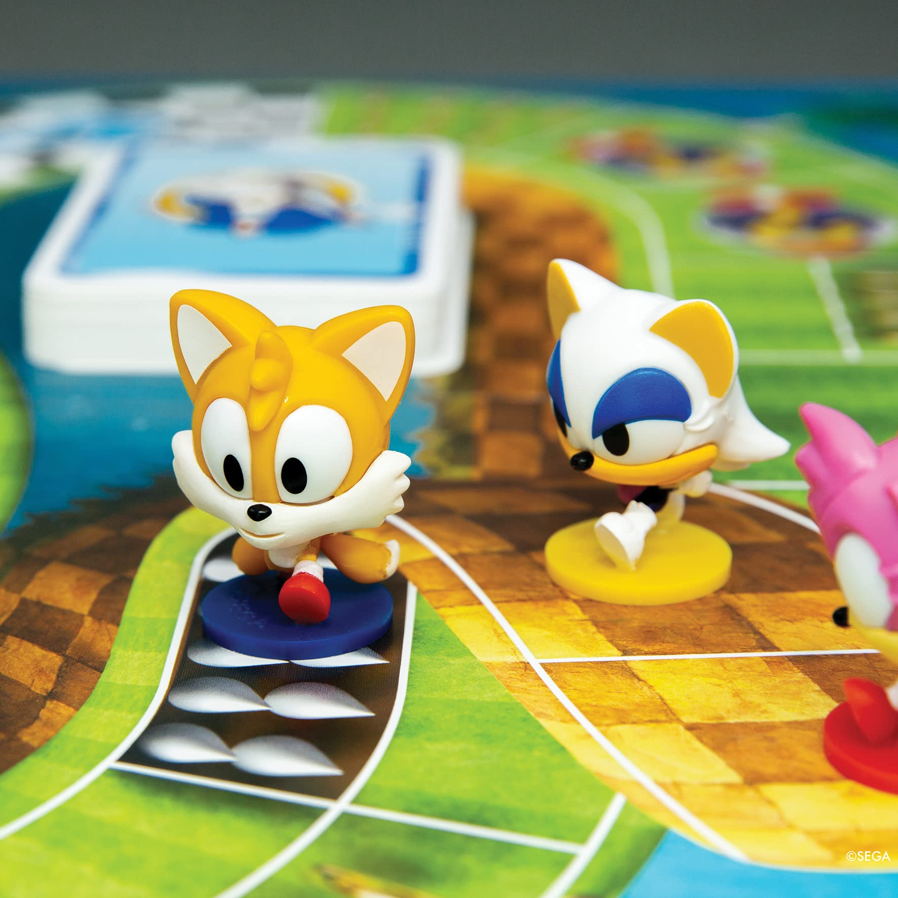 Asmodee SONIC SUPER TEAMS - Official Sega Board Game - Sonic the Hedgehog Racing Game for Family & Kids Ages 7+ - 2-4 Players - 20 Min Playtime - Fun Family Game Night & Birthday Party Activity