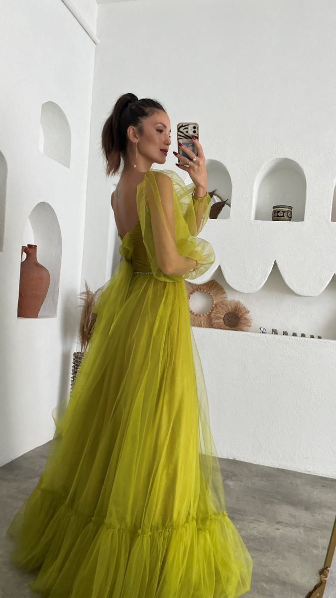 Elegant Green Tulle A-Line Prom Dress with Long Sleeves - Formal Party Gown for Homecoming, Quinceañera & Evening Events | Style 2189