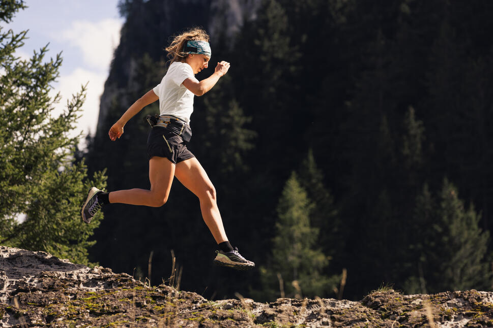 Kiprun 900 Trail Running Hydration Belt - Lightweight Water Bottle Waist Pack for Marathon, Hiking & Outdoor Adventures