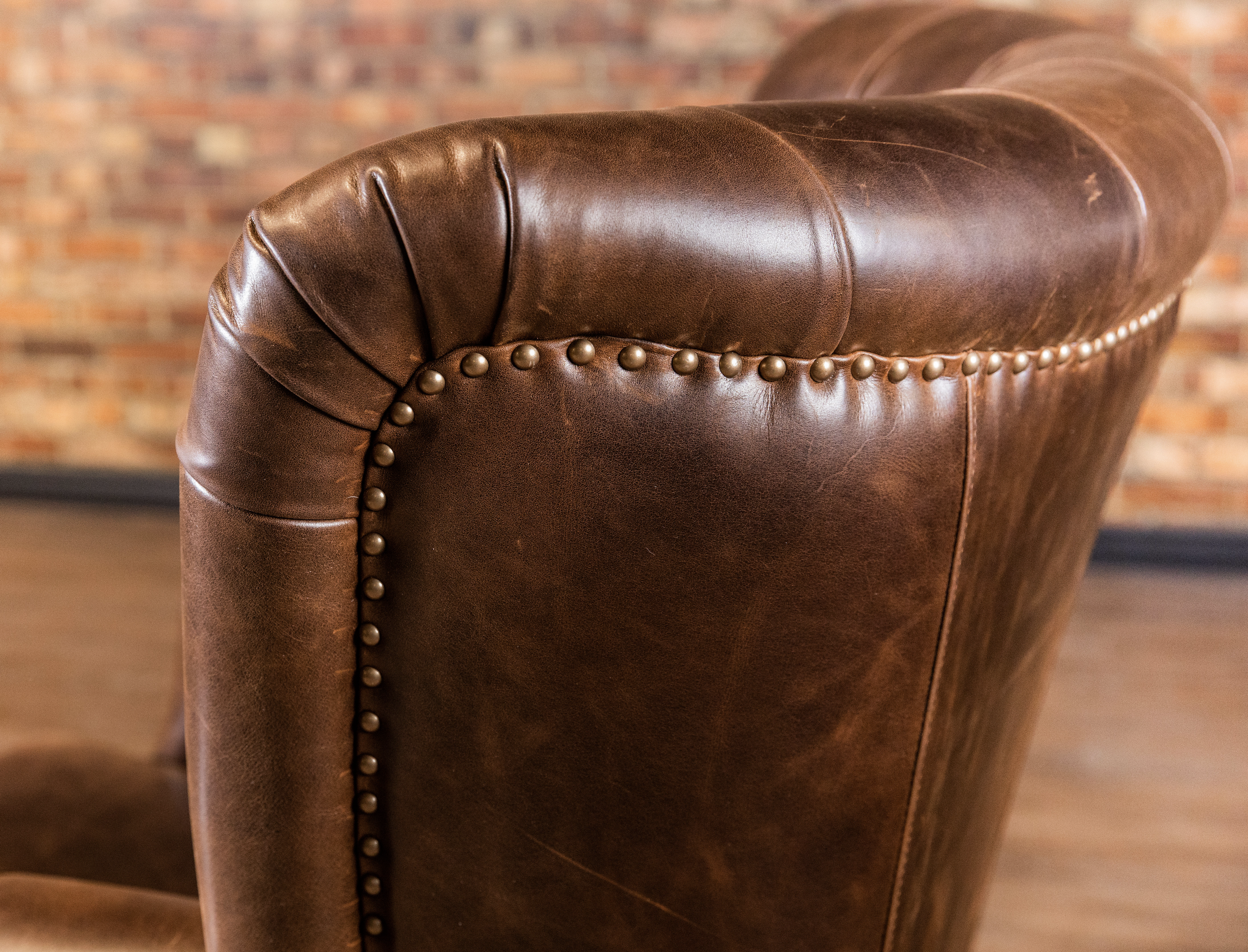 Premium Aficionado Leather Chair - Luxurious Genuine Leather Executive Office Chair with Adjustable Height - Perfect for Home Office, Conference Rooms & Study Spaces
