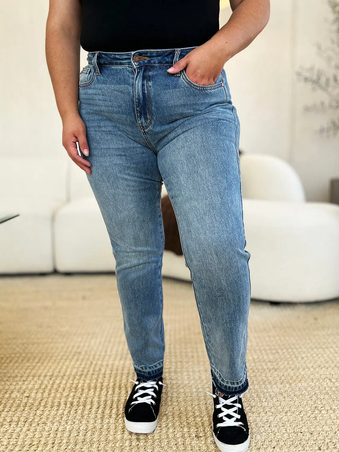 Judy Blue Women's Full Size Mid Rise Rigid Magic Release Hem Jeans - Comfortable Stretch Denim Pants for Casual Wear & Everyday Outfits