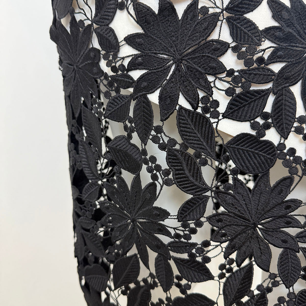 Alice & Olivia Women's Floral Print Wrap Dress - Elegant & Comfortable for Parties, Weddings & Date Nights