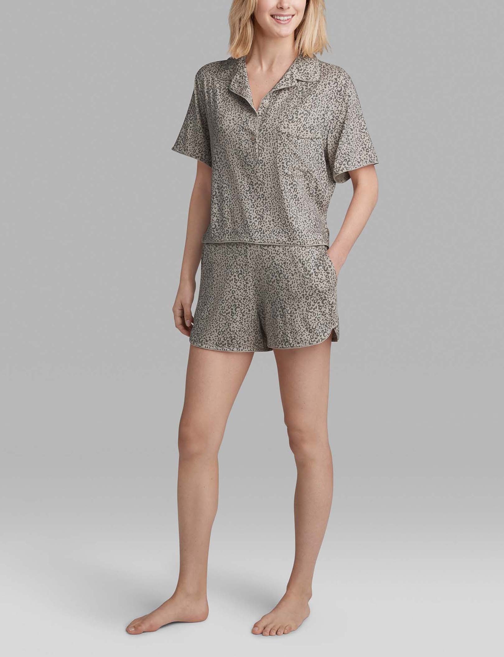 Cozy Women's Sleepwear Set - Soft Pullover Pajama Top & Comfortable Shorts for Relaxing at Home | Perfect for Lounging, Sleeping & Weekend Comfort