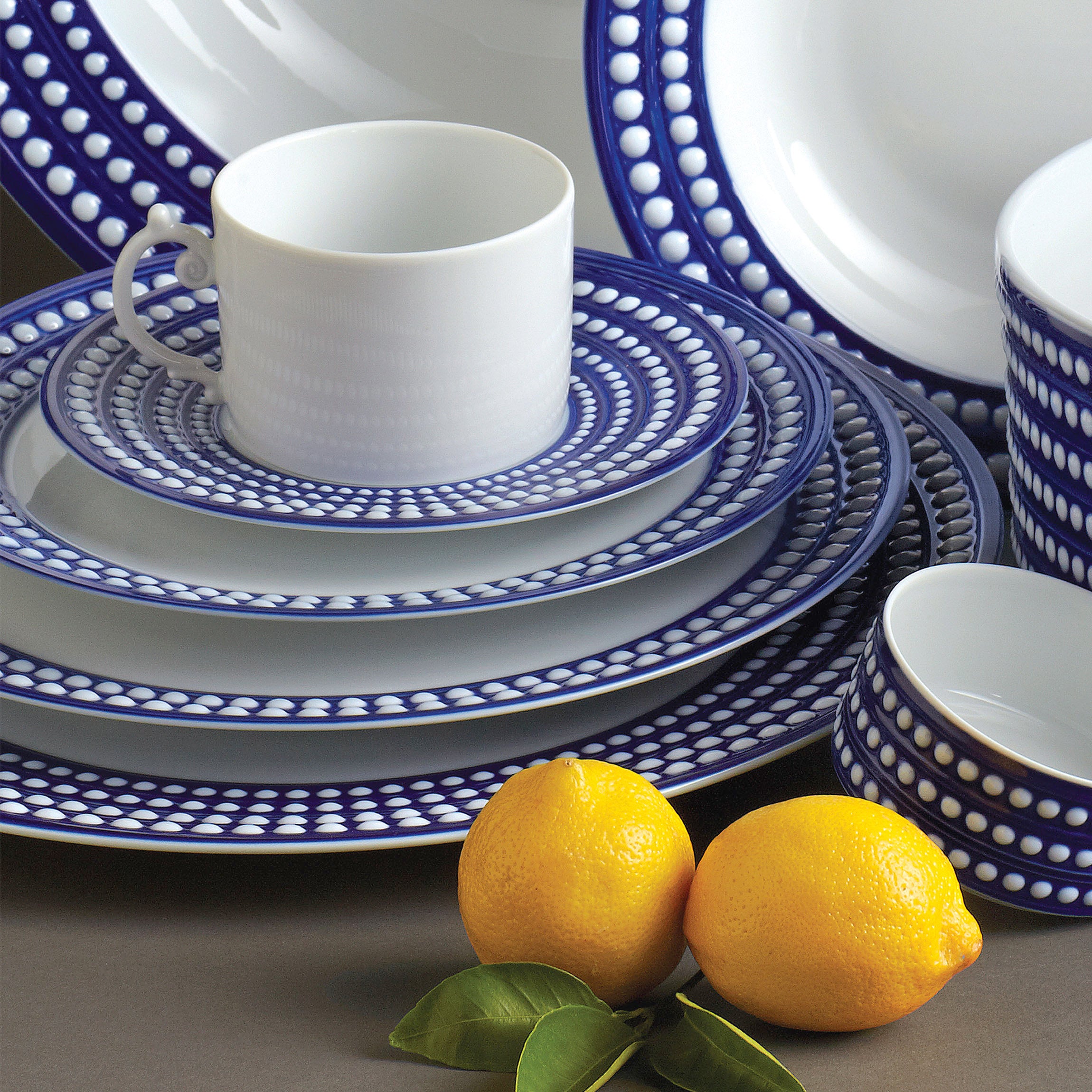 Perlée 16-Piece Blue Dinnerware Set - Elegant Porcelain Plates, Bowls & Mugs for Dining, Entertaining & Gifts