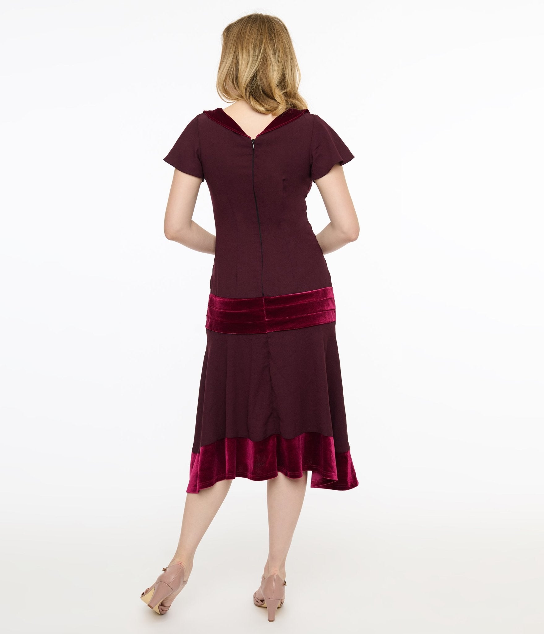 Vintage 1920s Burgundy Flapper Day Dress - 1920s Inspired Gatsby Party Dress for Women, Roaring 20s Costume, Great for Themed Parties, Halloween, and Vintage Fashion Events