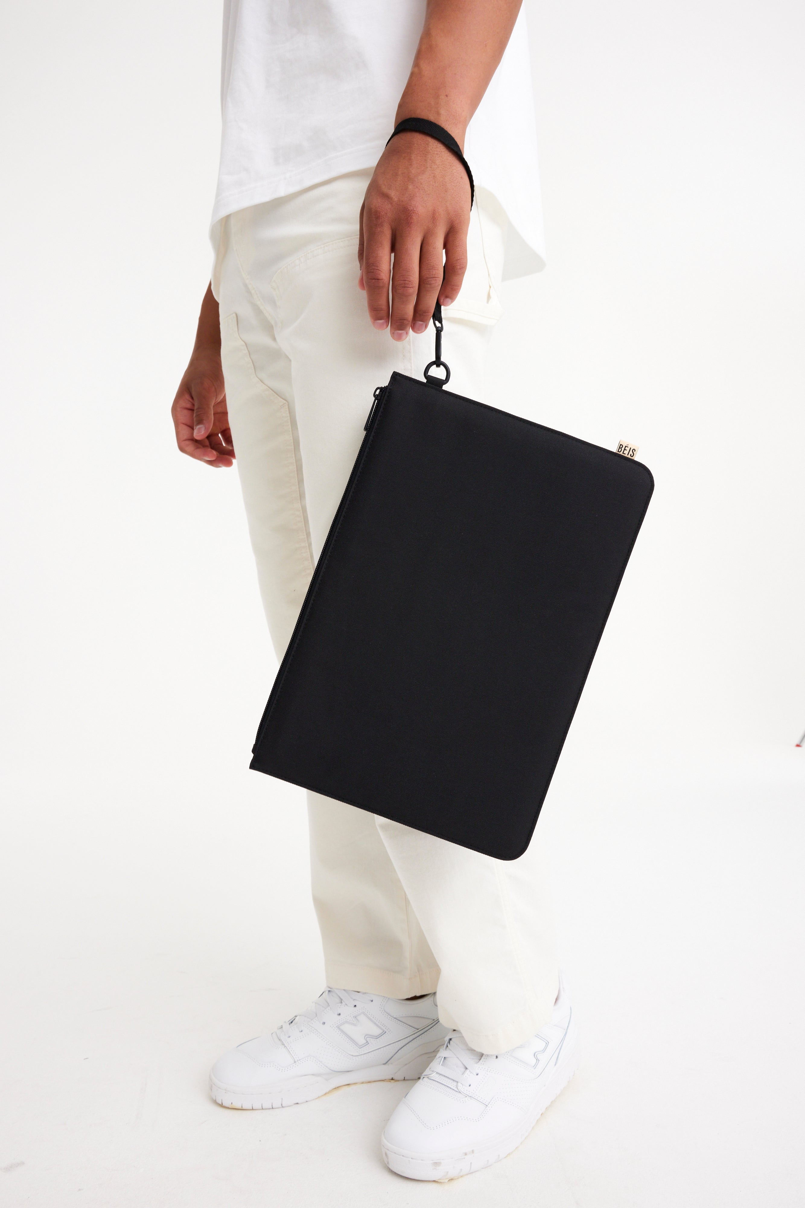 Beis The BÉISics Black Laptop Sleeve Case - Lightweight & Protective Pouch for 13-15 Inch MacBook, Laptops - Perfect for Travel, Work & School