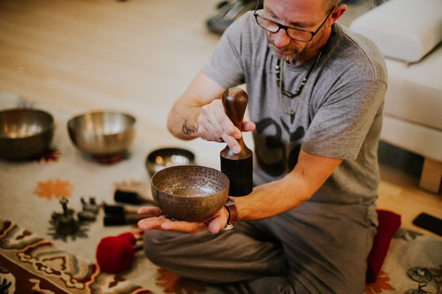 Authentic Tibetan Singing Bowl Set of 3 - Handcrafted Meditation & Healing Bowls with Mallet & Cushion - Perfect for Yoga, Sound Therapy, Mindfulness & Spiritual Practice