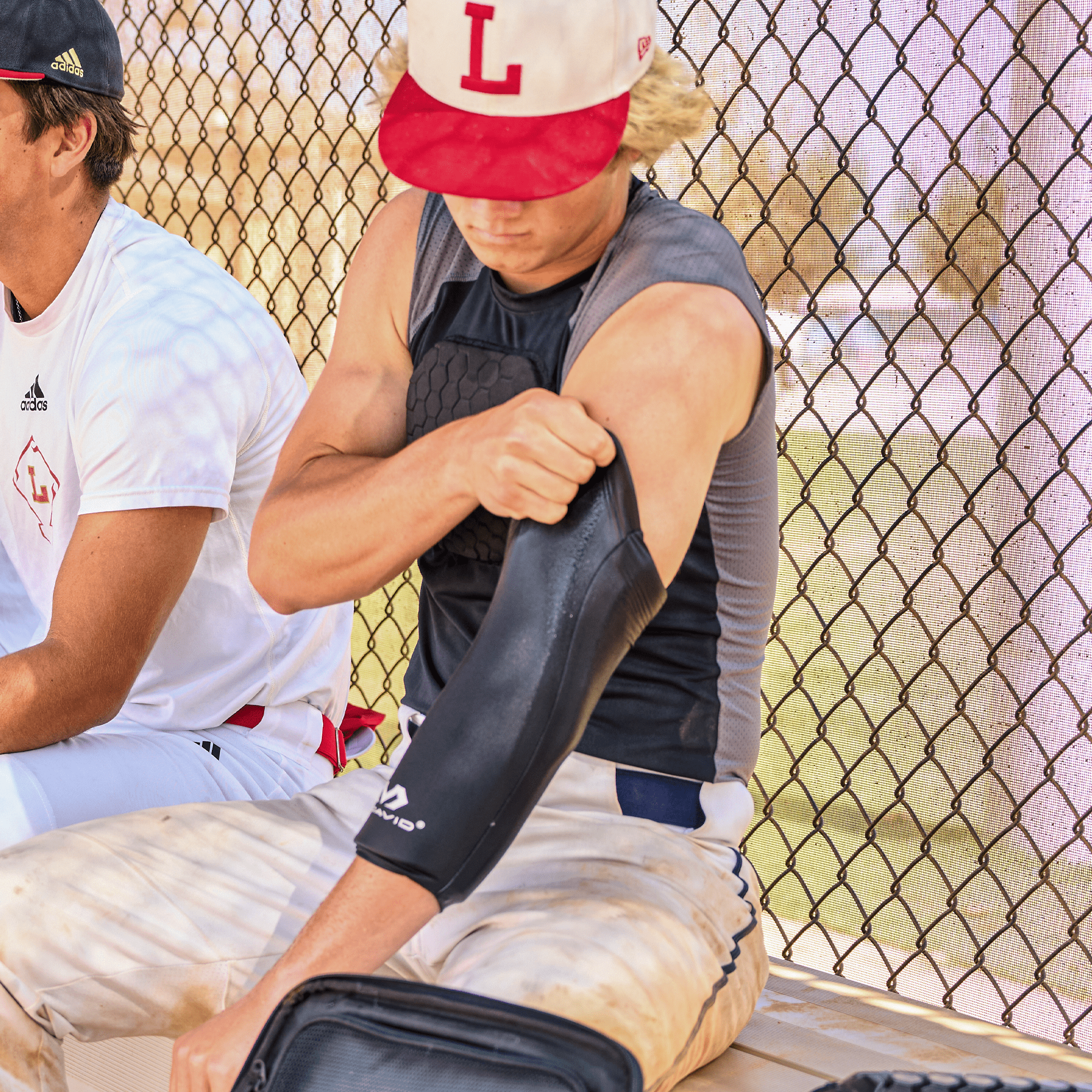 Flexible Ice Therapy Arm & Elbow Compression Sleeve for Pain Relief - Cold Therapy Support for Tennis Elbow, Golfers, Arthritis & Post-Surgery Recovery - Perfect for Athletes & Active Lifestyles