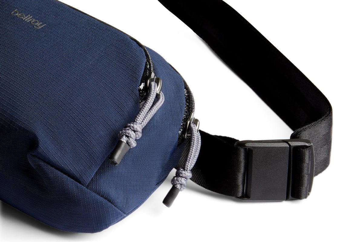 Bellroy Venture Hip Pack 1.5L - Water-Resistant Waist Bag for Travel, Hiking & Everyday Use - Compact Crossbody Fanny Pack with Adjustable Strap (Black)