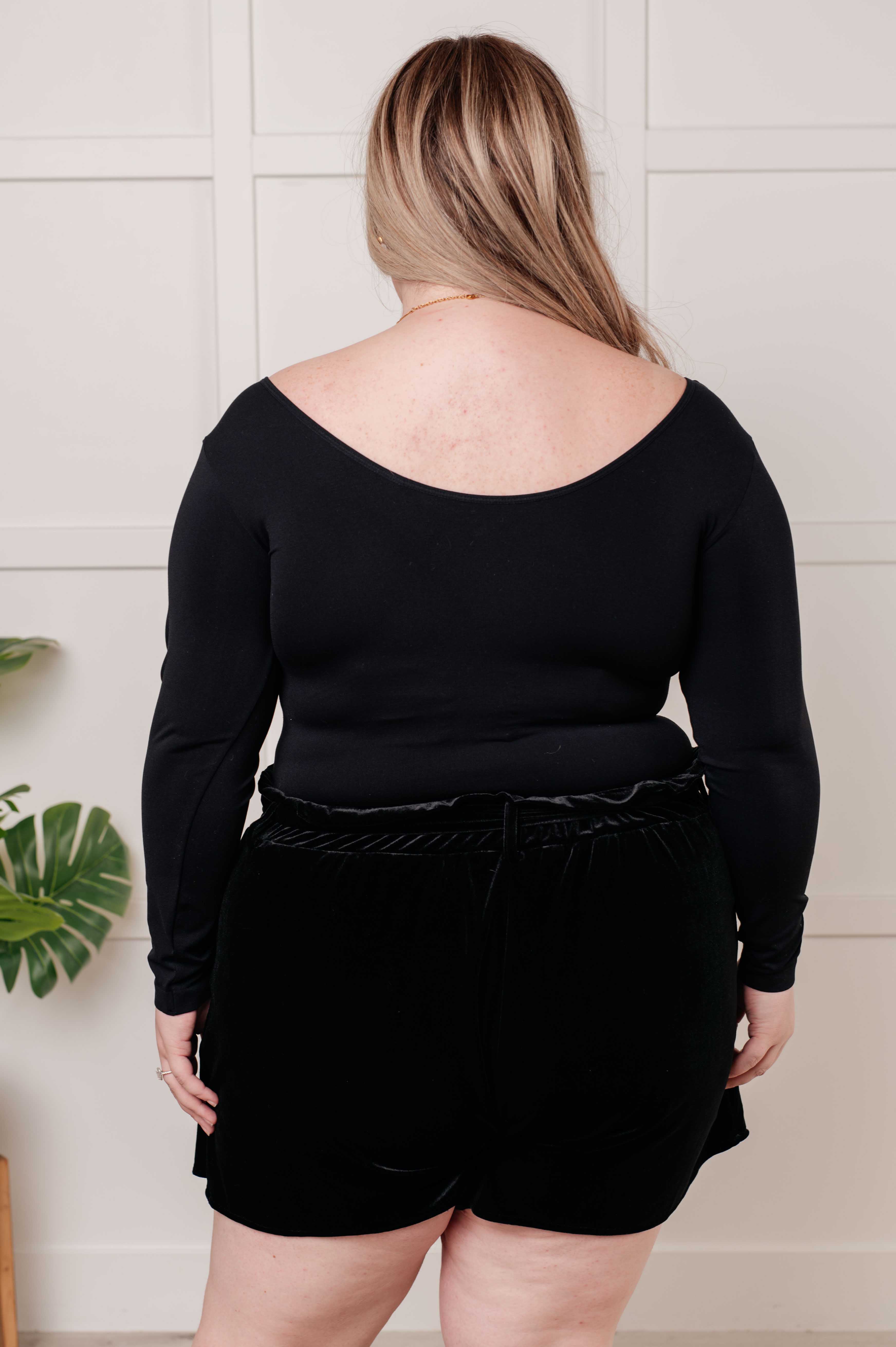 Seamless Reversible V-Neck Basic Black T-Shirt for Women - Comfortable Everyday Wear & Layering Essential