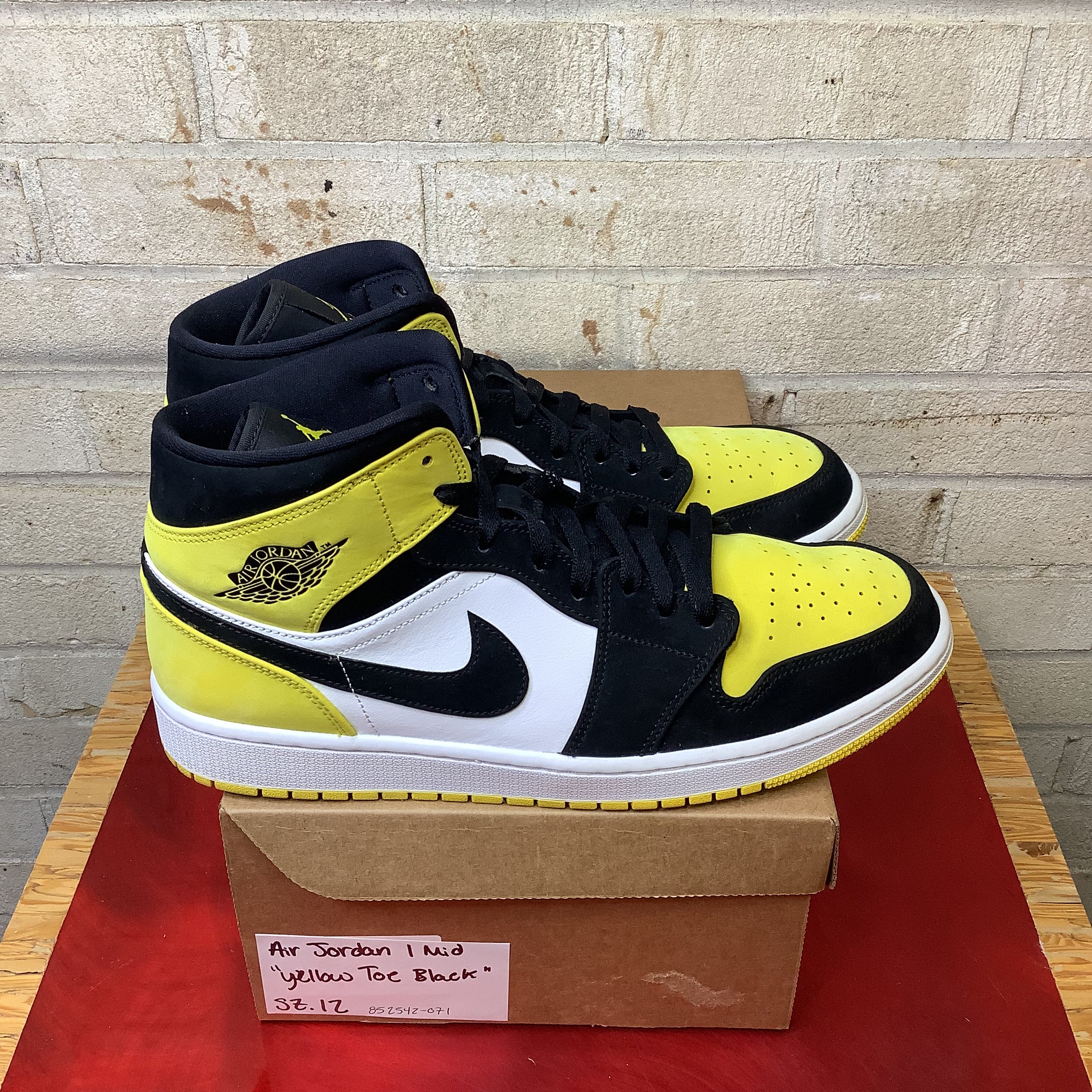 AIR JORDAN 1 MID YELLOW TOE BLACK SIZE 12 852542 071 - Men's Basketball Sneakers for Streetwear & Casual Outfits