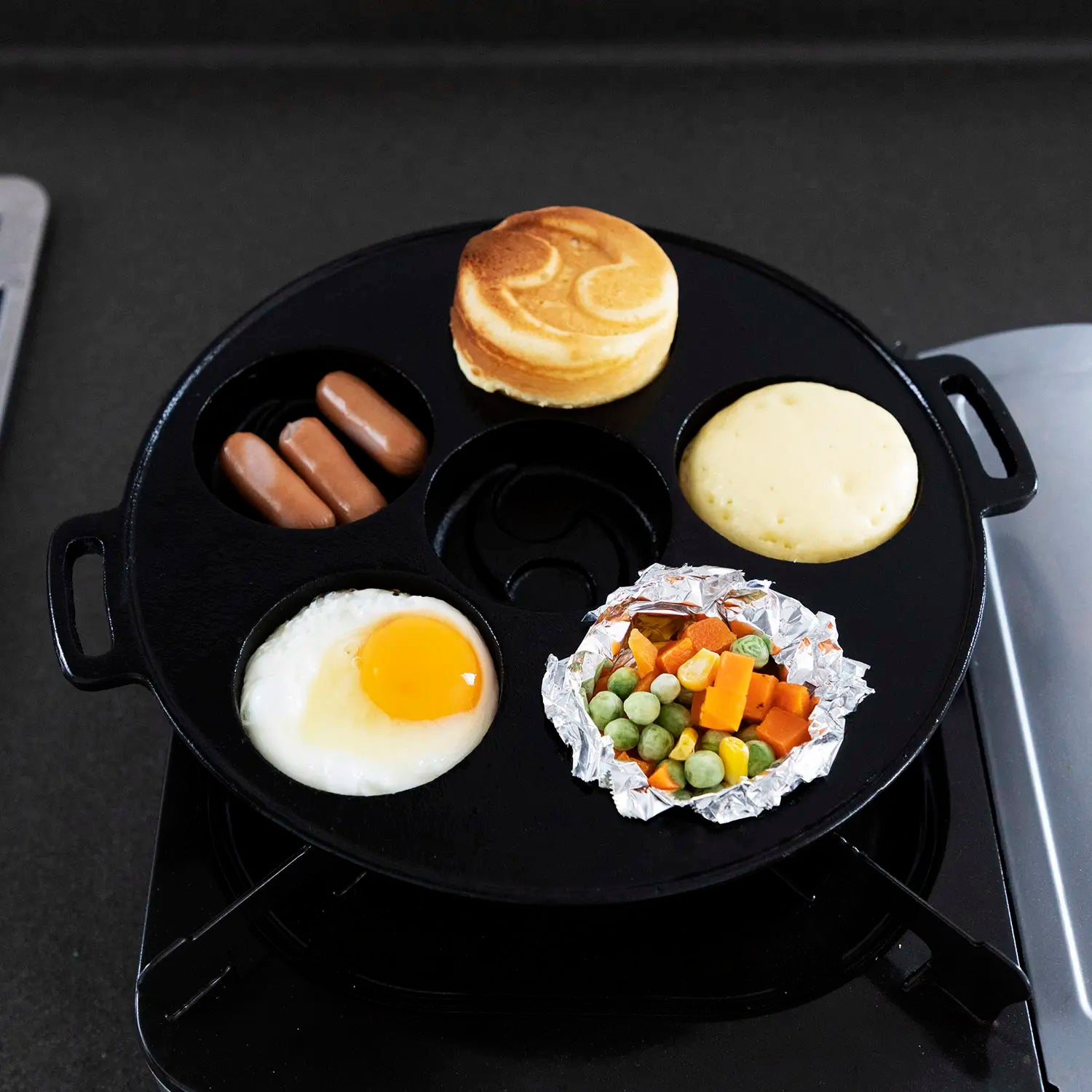 Premium Asahi Chuzo Cast Iron 6-Piece Obanyaki Pan Set - Traditional Tomoe Pattern for Japanese Pancakes, Taiyaki & Desserts - Perfect for Home Baking, Tea Parties & Asian Cuisine