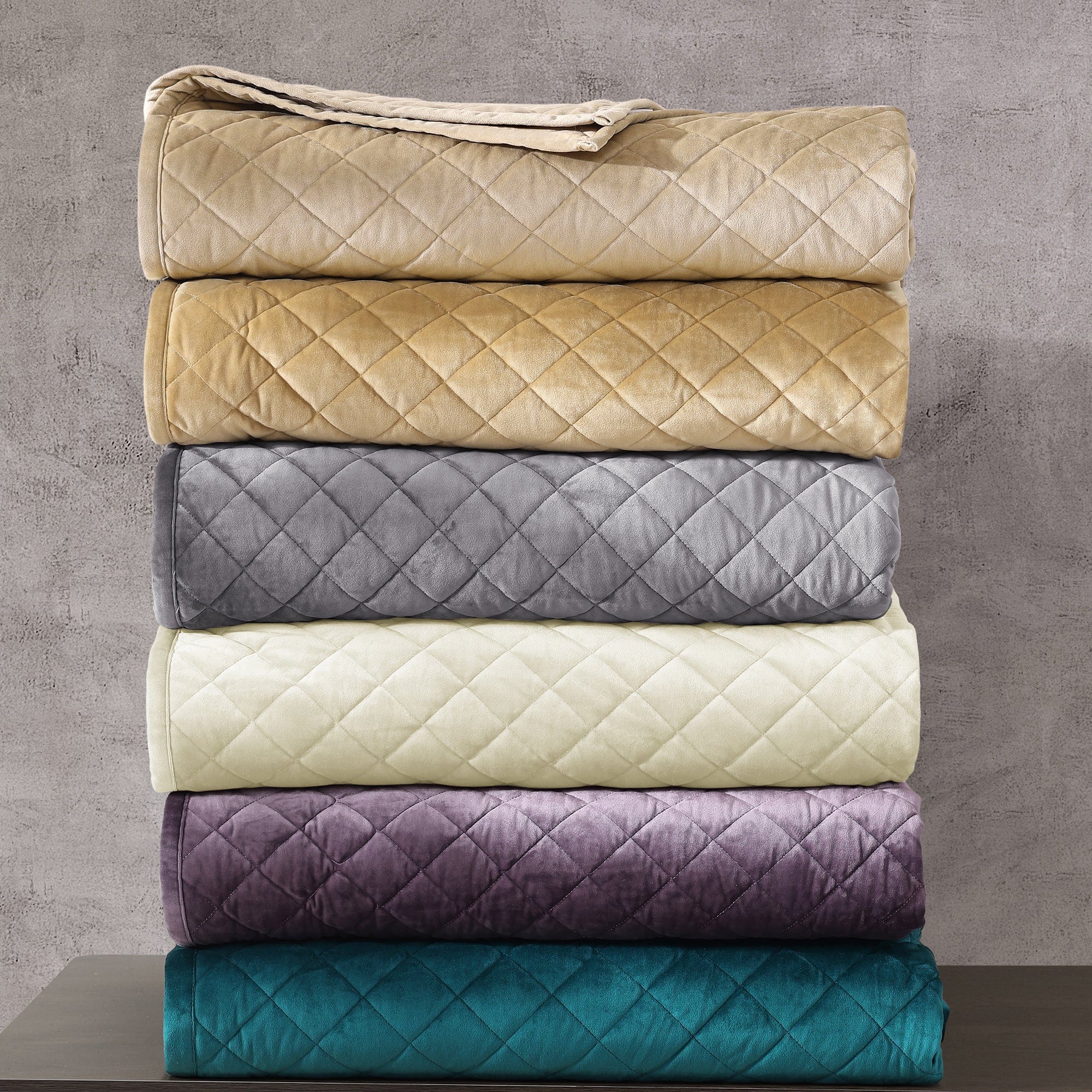 Luxury Velvet Diamond Quilted Bedspread - Soft & Elegant Comforter for Queen/King Size Beds - Perfect for Master Bedroom, Guest Room & Cozy Winter Nights
