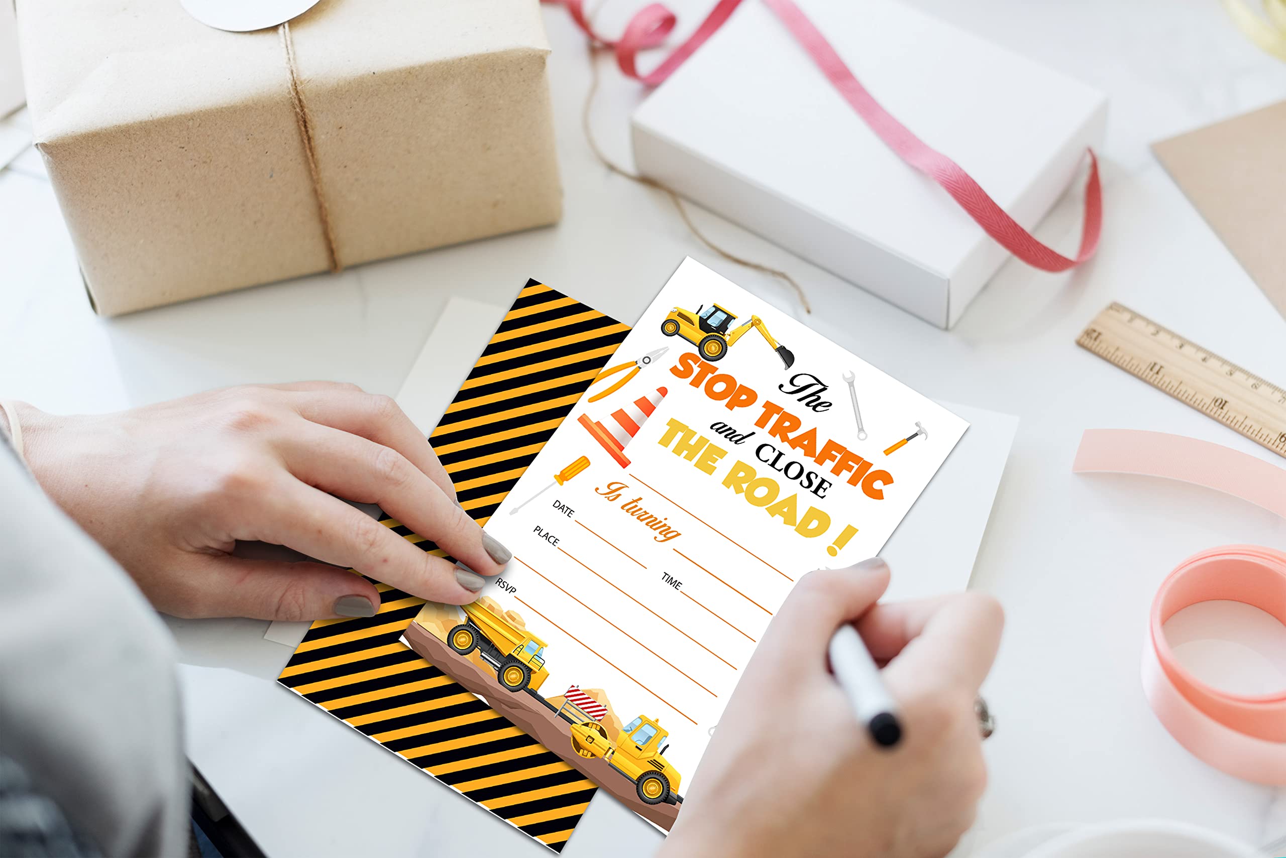WwongxianB Kids Birthday Party Invitation Cards - 20 Fill-in Excavator Themed Invites with Envelopes for Boys & Girls, Teens Celebration Supplies | Perfect for Construction Theme Parties, School Events & Birthday Invitations