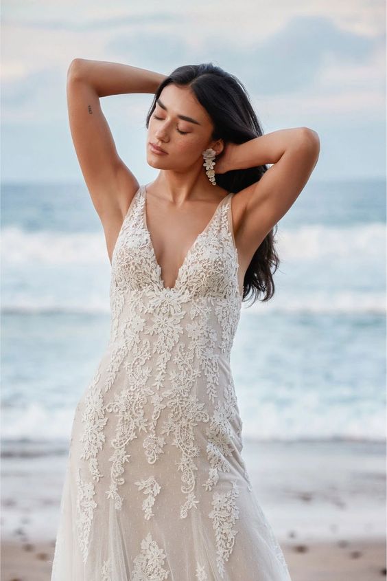 Willowby by Watters Kalie Gown - Elegant Lace Wedding Dress for Brides, Beach & Destination Weddings