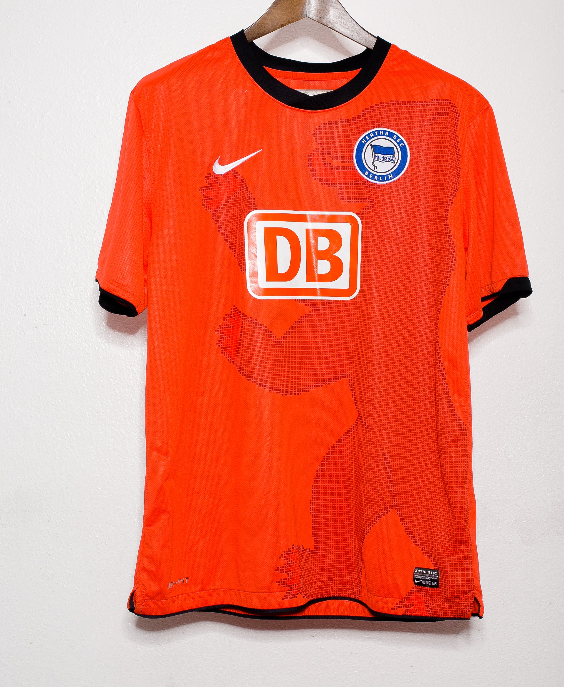 Hertha Berlin Home Jersey 2010-2011 - Authentic Football Shirt for Men - Perfect for Matchdays & Fan Events