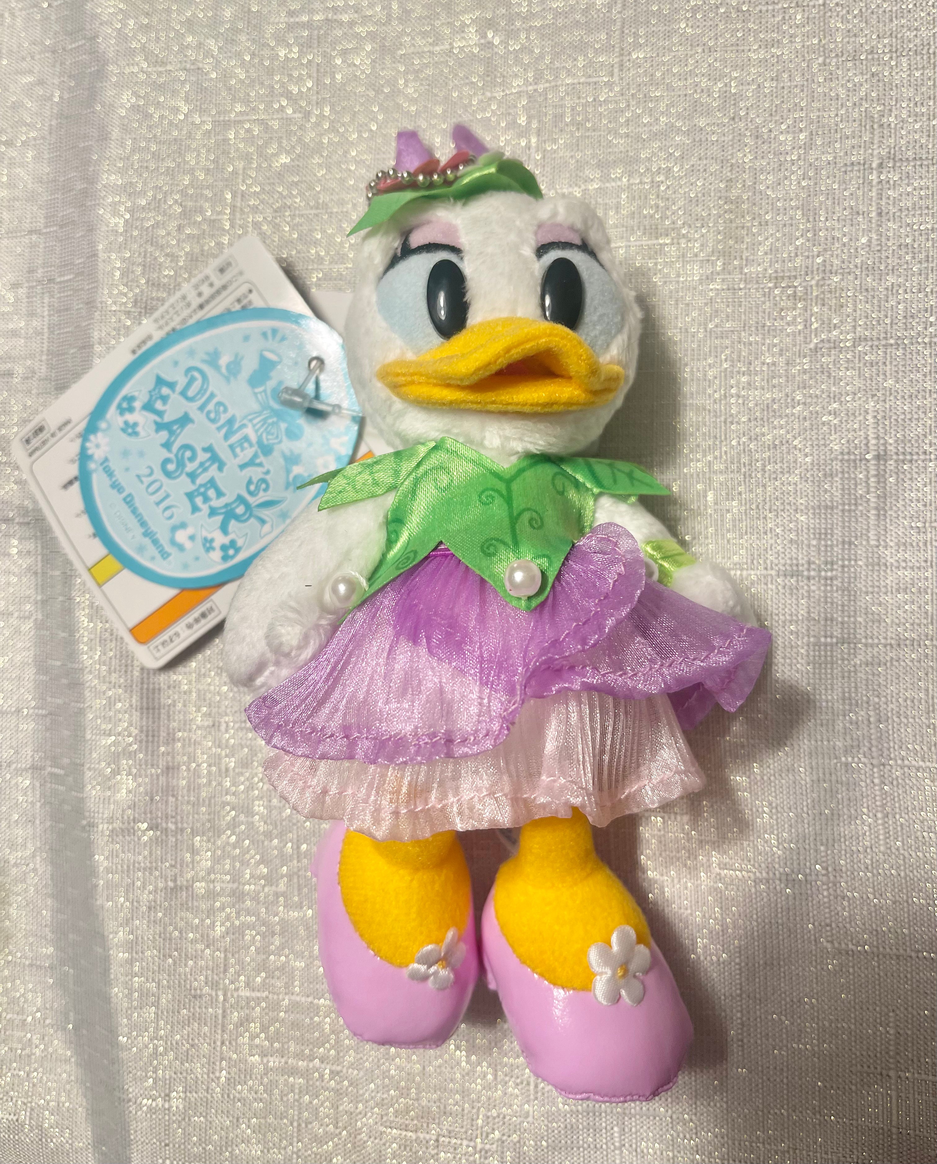 Tokyo Disney Easter Daisy Duck Keychain Plush Badge - Cute Collectible for Bags, Backpacks & Gifts | Disney Fan Merchandise & Easter Accessories