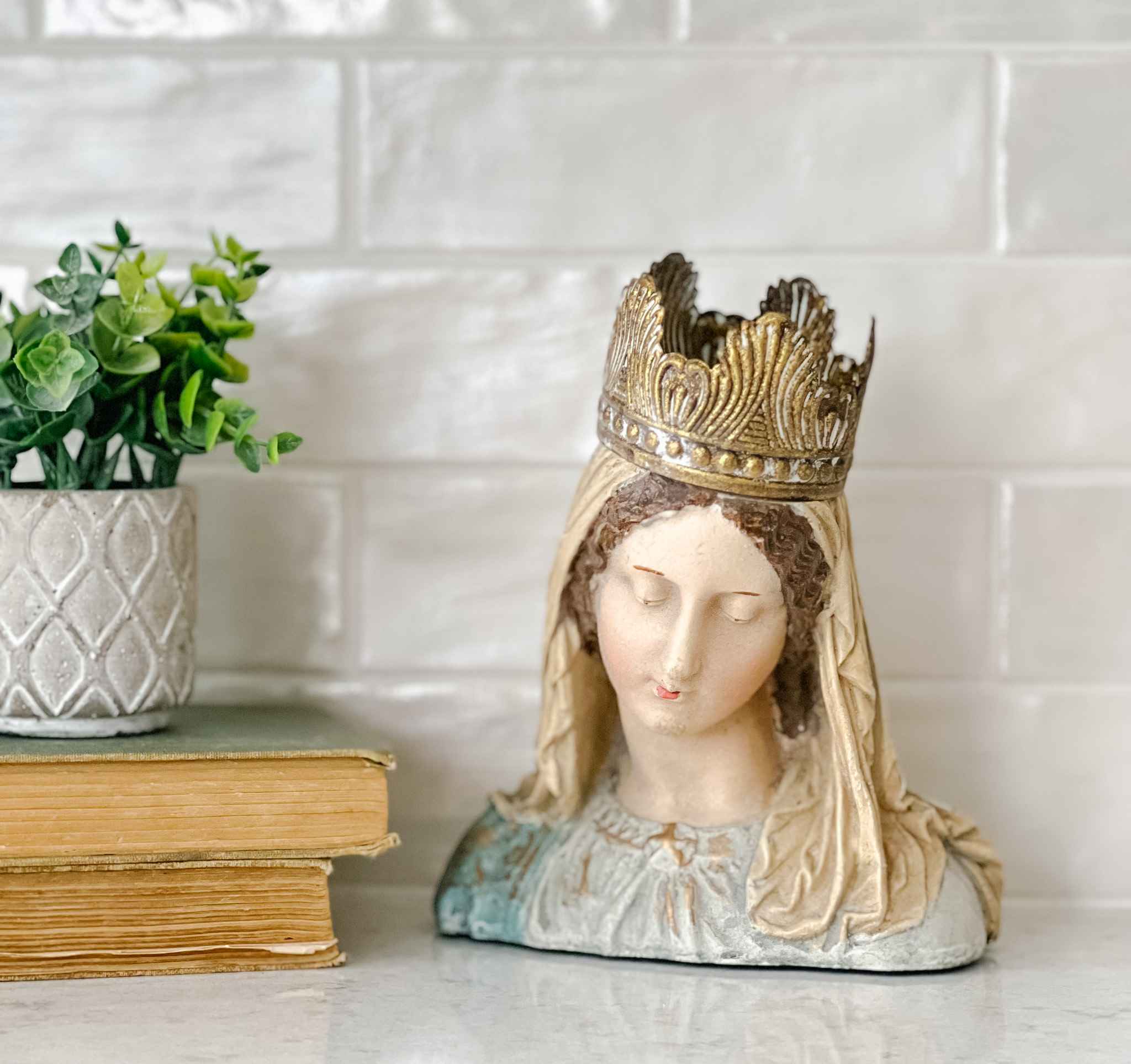 Antique Virgin Mary Statue - Handcrafted Religious Home Decor for Prayer Altar, Catholic Gifts & Christian Collectibles | Perfect for Church, Home Shrine & Spiritual Meditation