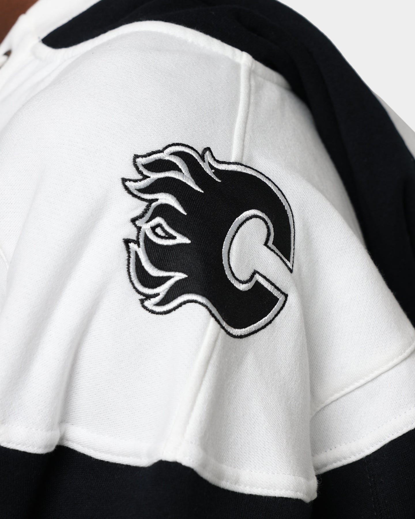 47 Brand Calgary Flames Superior Lacer Hoodie - Jet Black NHL Hockey Fan Apparel for Men & Women - Perfect for Game Day, Tailgating and Cold Weather