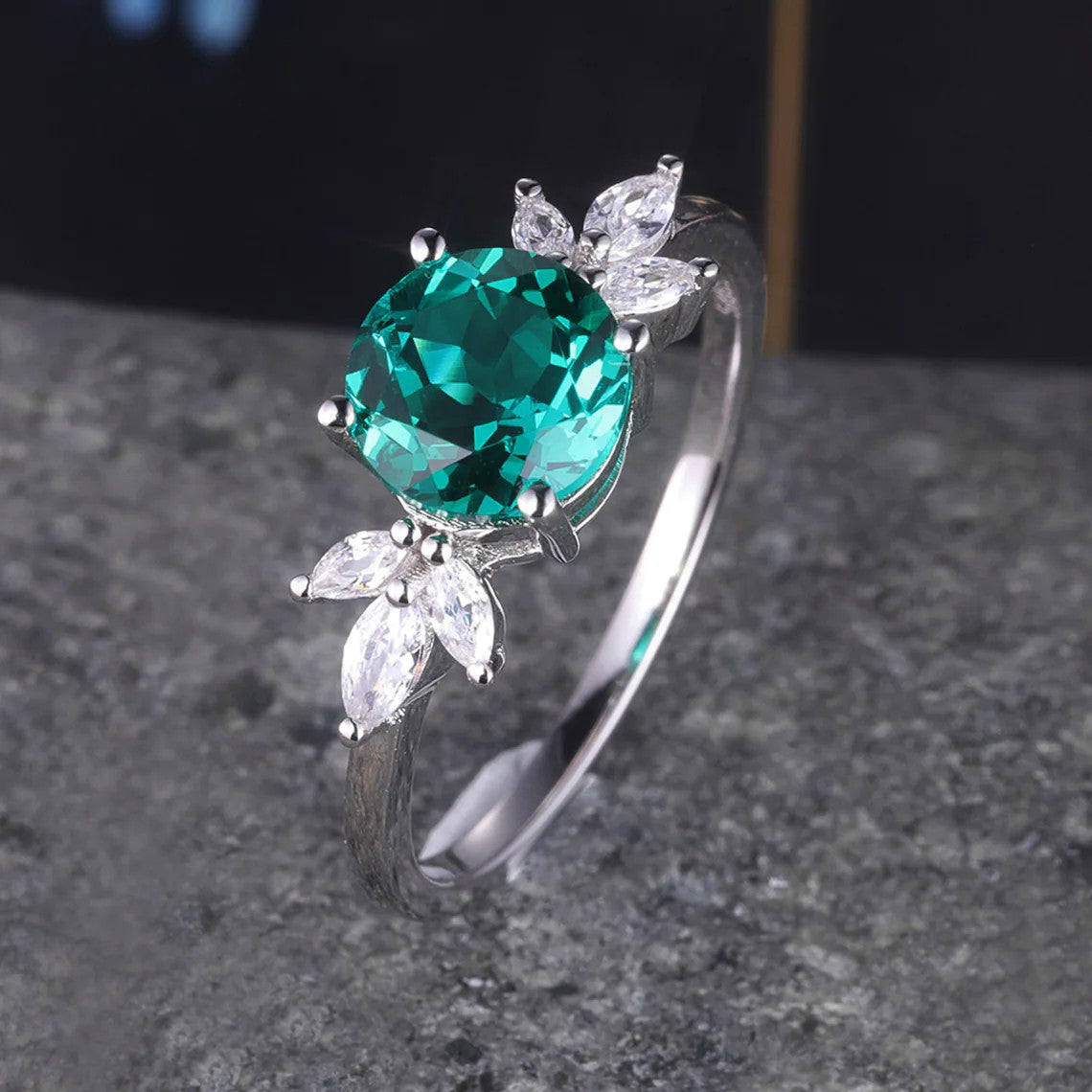 Vintage Emerald Diamond Engagement Ring - Round Cut Diamond Promise Ring for Women, 14K Gold Wedding Band, Perfect for Proposals, Anniversaries & Special Occasions