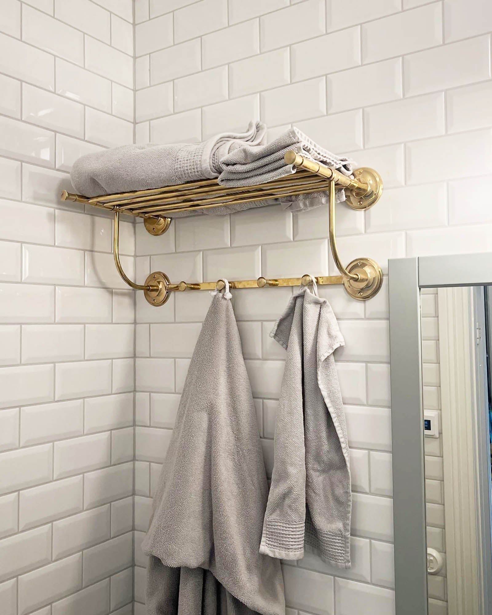 Brighton Brass Towel Rack - Elegant Bathroom Shelf for Hand & Bath Towels - Perfect for Modern & Luxury Bathroom Decor