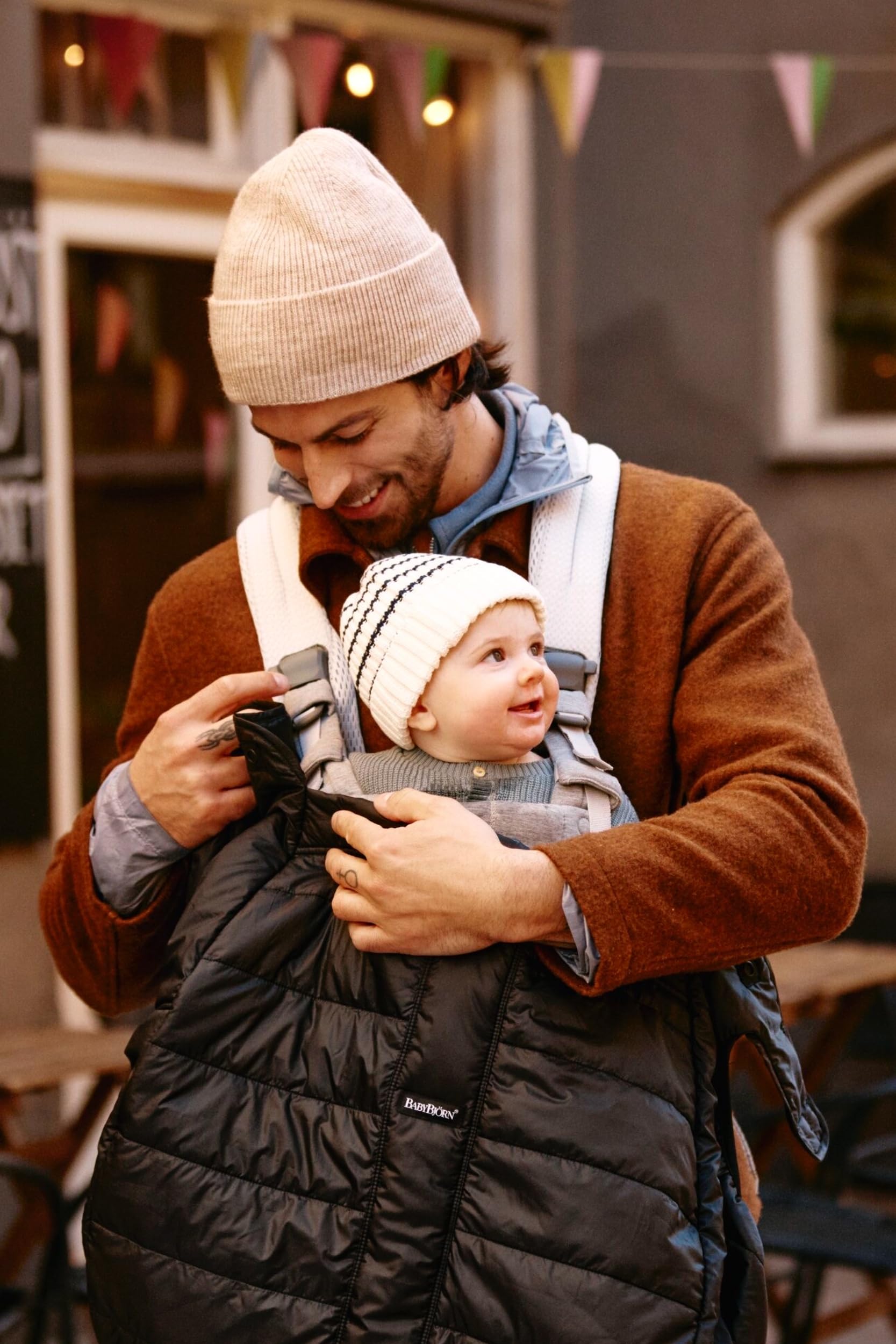 BabyBjörn Winter Cover for Baby Carrier - Black | Insulated Baby Carrier Cover for Cold Weather | Keep Baby Warm & Cozy in Stroller, Walks & Outdoor Adventures