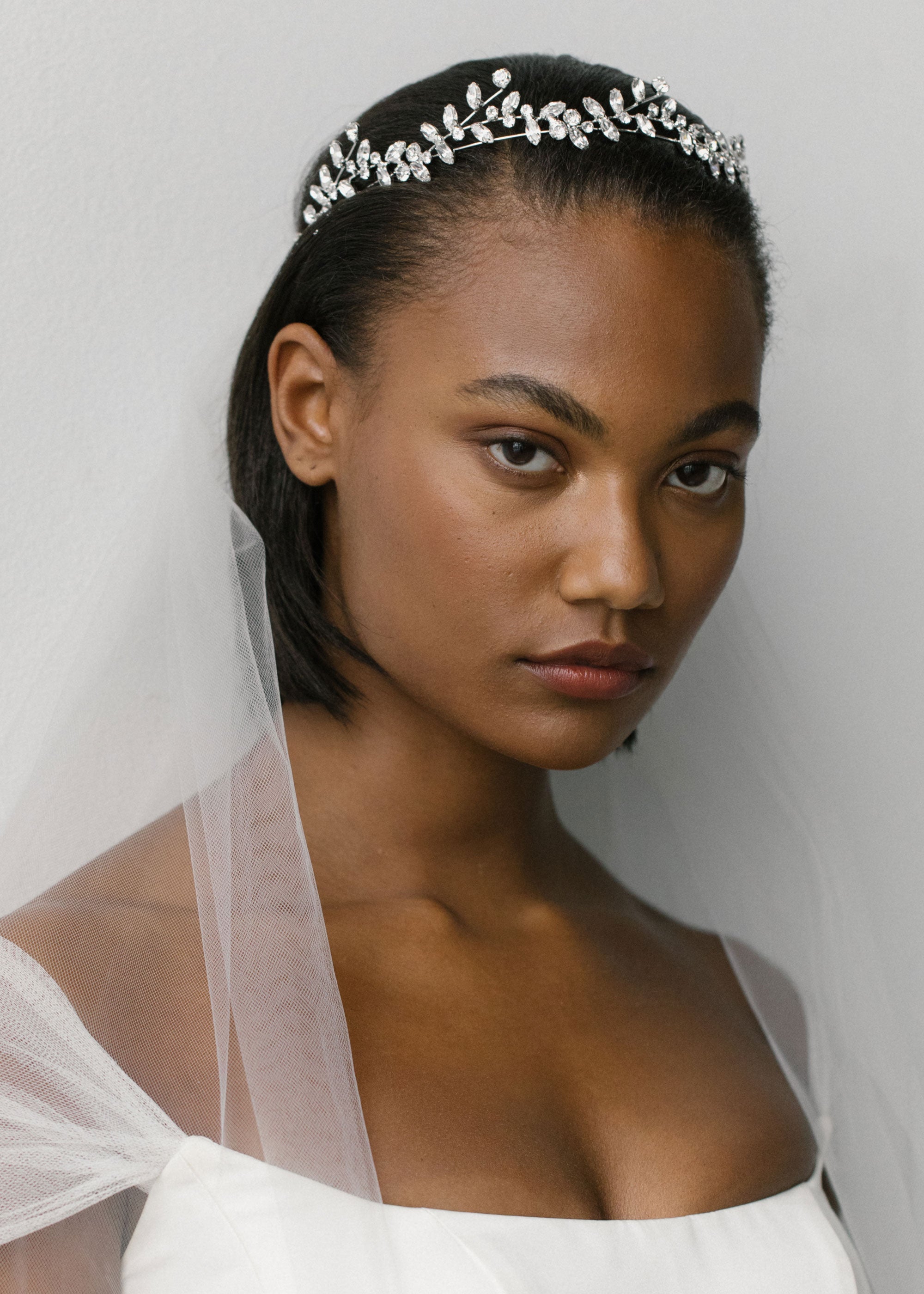 Vera Circlet Crystal Headband - Elegant Rhinestone Hair Accessory for Women & Girls - Perfect for Weddings, Parties & Special Occasions