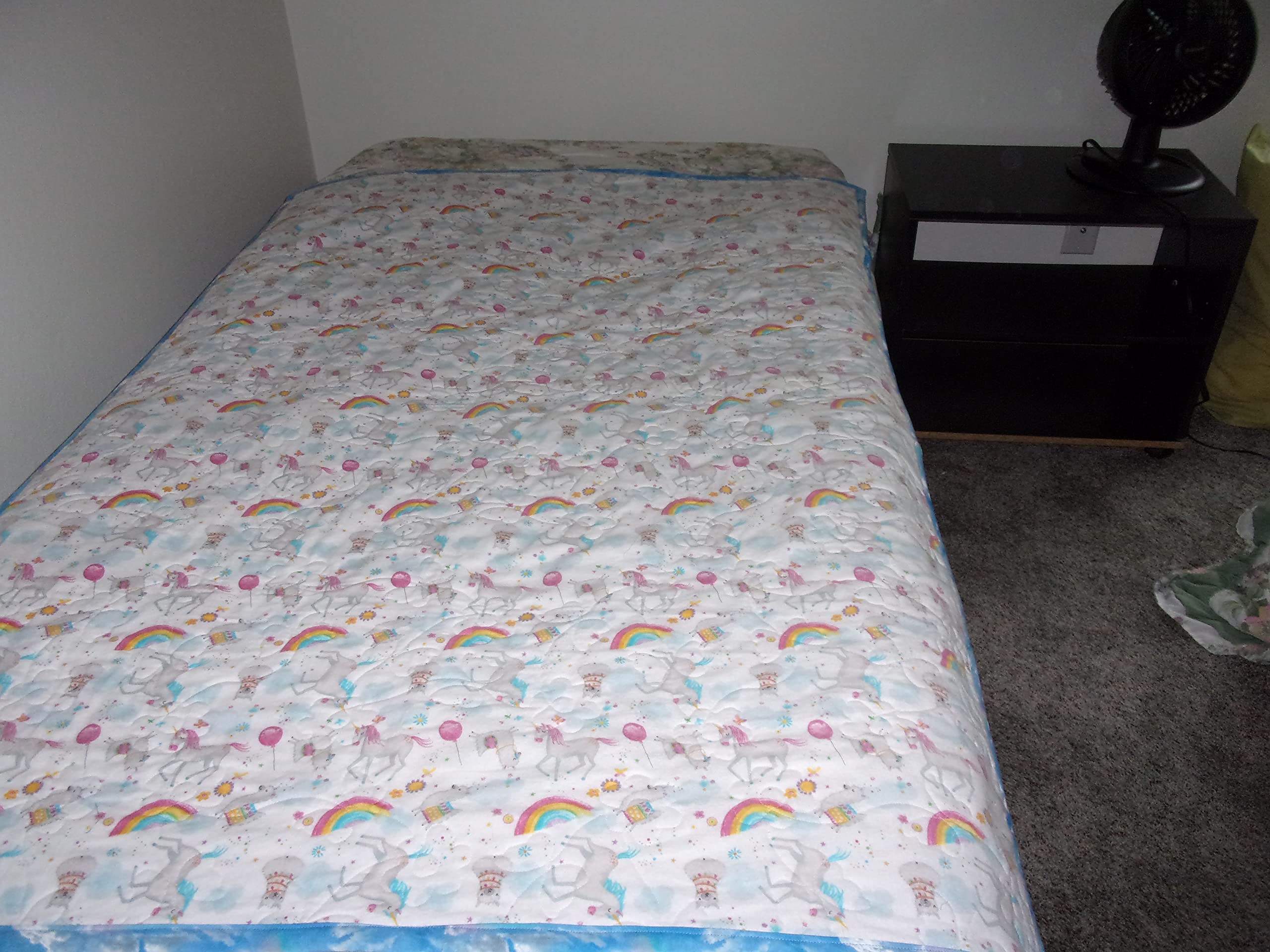 Soft Quilted Throw Blanket with Unicorns & Rainbows - 42