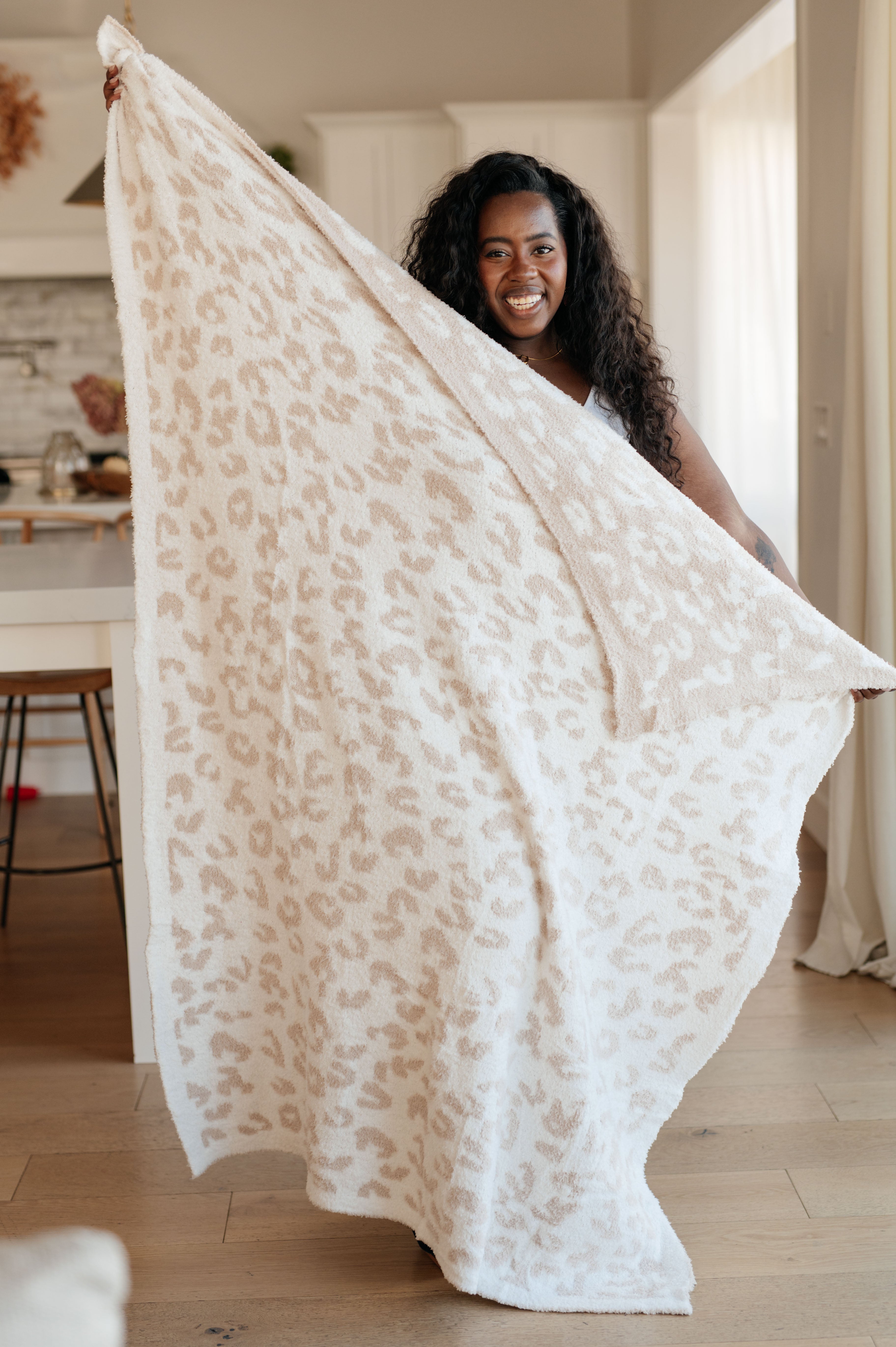 Ari Soft Fleece Blanket - Single Size Cozy Throw for Cuddling - Neutral Animal Print - Perfect for Bed, Sofa & Travel