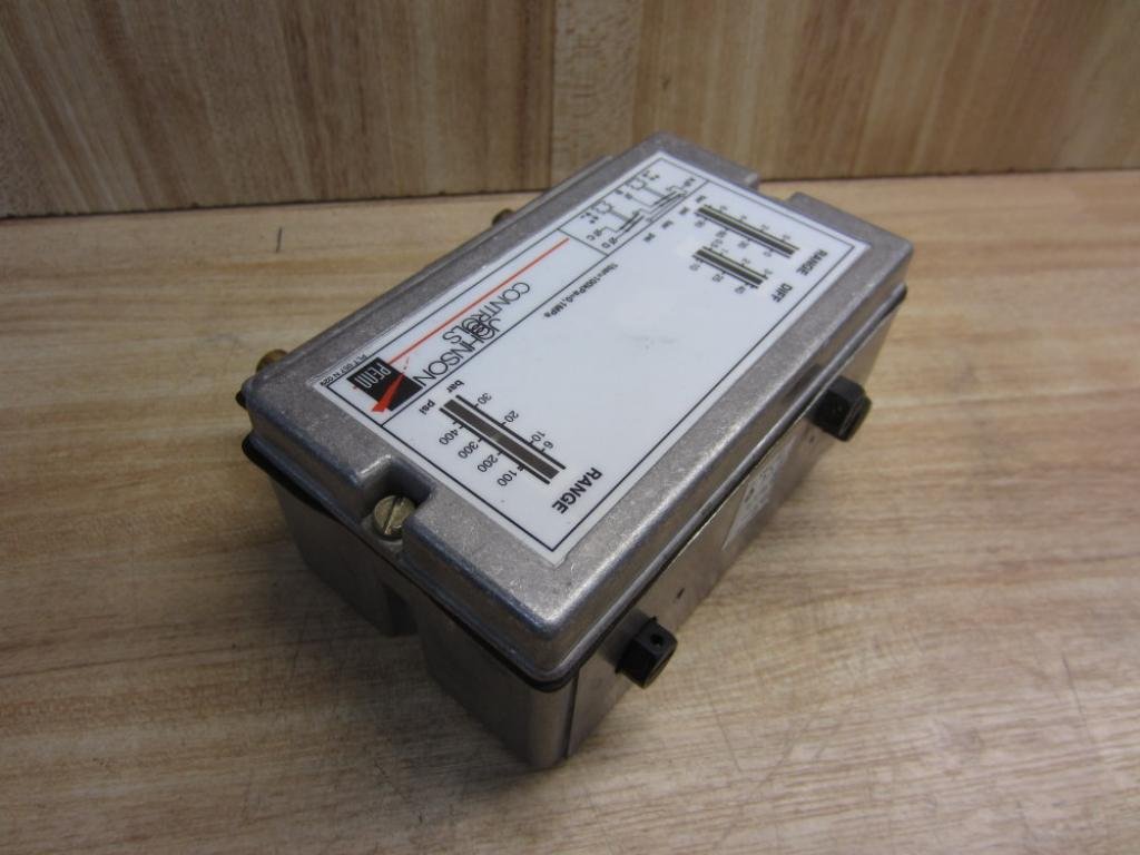 Johnson Controls P78LCA-9300 Pressure Controller | HVAC System Pressure Switch | P78LCA9300 Replacement Part | for Commercial & Industrial Building Automation Systems