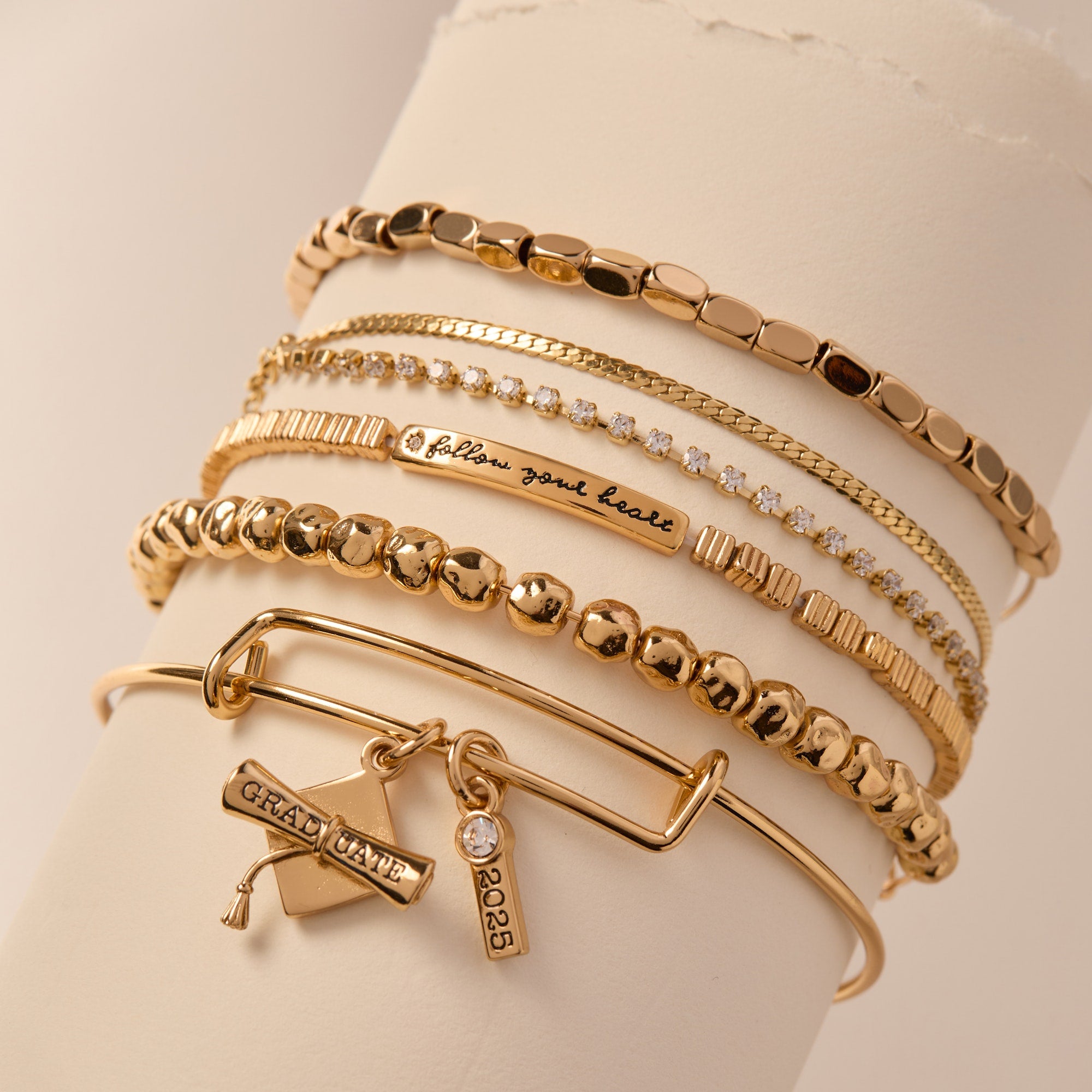 2025 Graduation Charm Bracelet - Elegant Keepsake for Graduates - Perfect Gift for High School & College Graduation Ceremonies