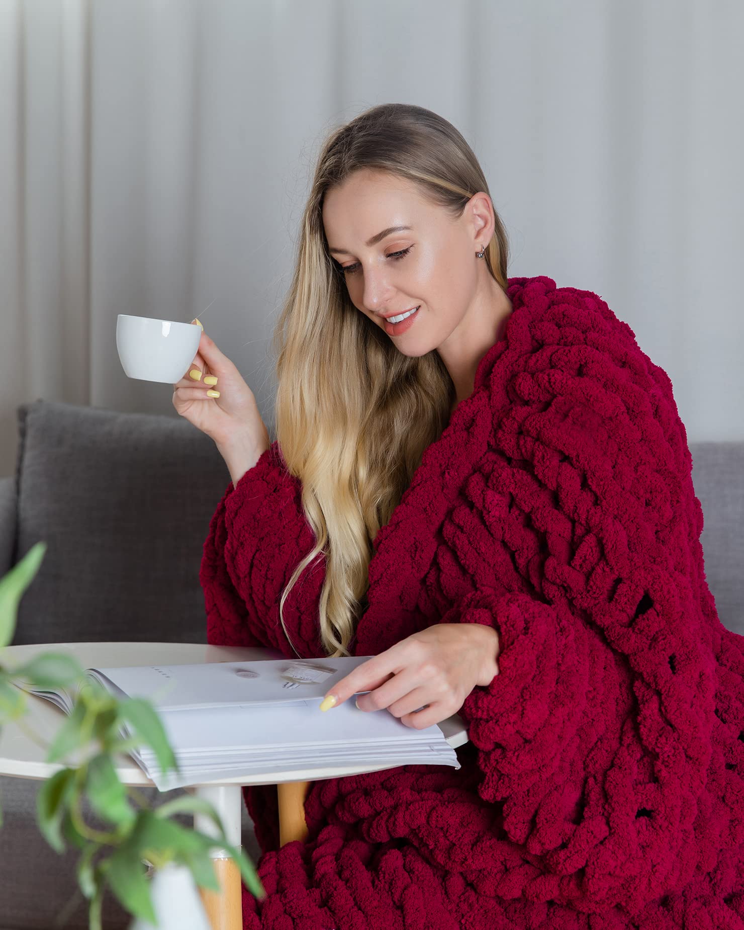 Alzoear Chunky Knit Throw Blanket - Chenille Handmade Cozy Warm Blanket for Sofa, Bed, Couch - Soft Luxury Home Decor for Living Room, Bedroom - Perfect for Winter Nights & Gift Giving (Burgundy, 60x80 Inches)